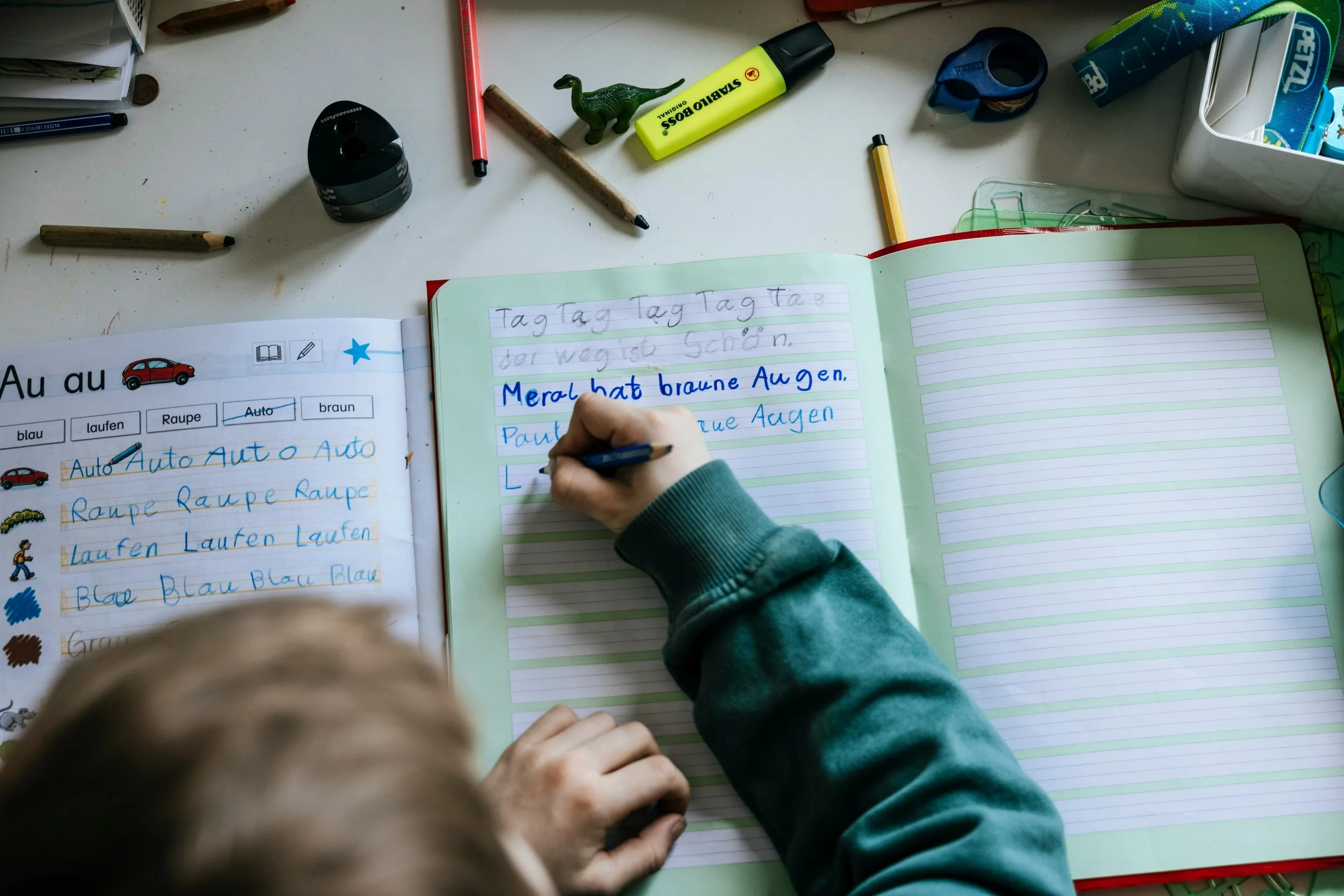 How to Successfully Homeschool in Two Languages Without Feeling Overwhelmed