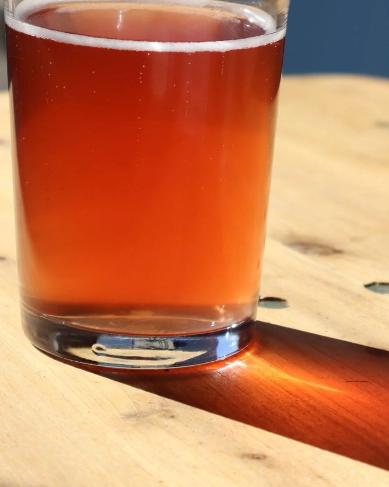 Captured: fall sunshine & cherry lager. 
We hope you made the most out of the past few days of sun. We also hope you swing by Brewing August soon! See ya 👋
#VanCraftBeer #KitsilanoCraftBrews #VancouverCraftBeer #CraftBeerYVR #VancouverBrewery