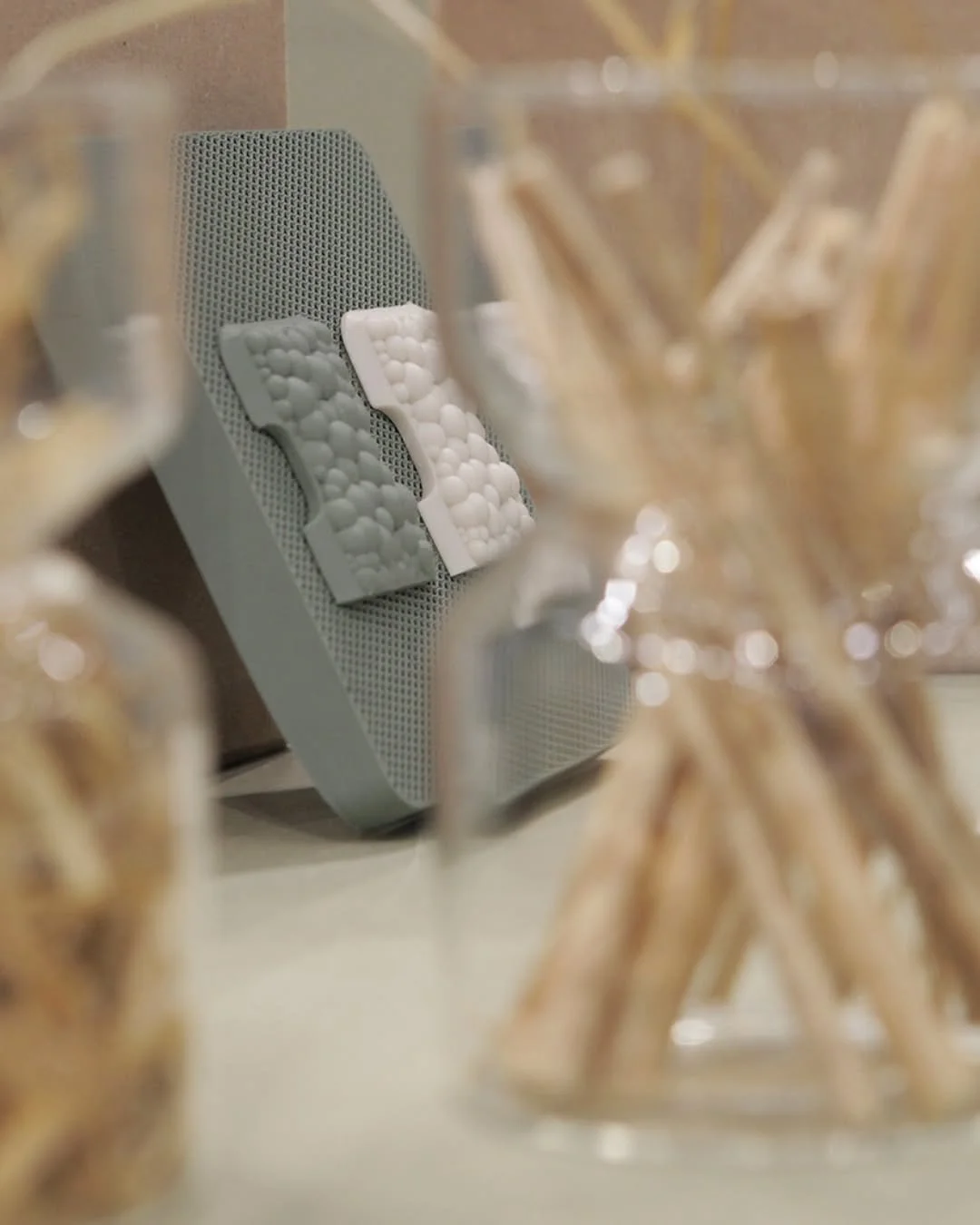 Up till now the fashion industry is relying heavily on fossil-based resources. This never was and never will be sustainable.

At Valupa we do not only design and produce circular fashion trims, we go one step further by developing our own material. A