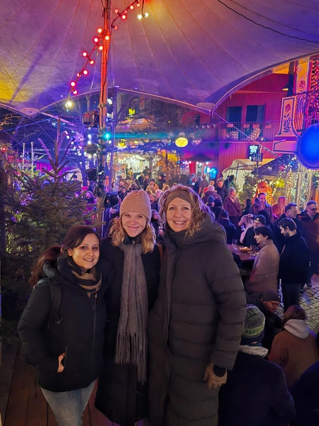 Merry Christmas and Happy Holidays from us all!

Wishing you joy, peace, special moments and success in the year ahead!

#christmasgreetings #valupa #itstheseason #teamspirit