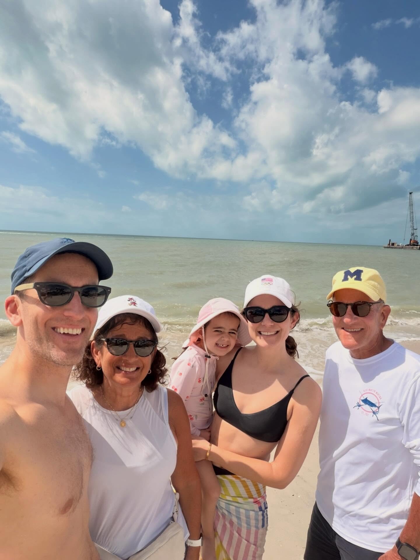 A week of fun and sun in Florida! ☀️🐠 Thanks for hosting us Lala and Papa! Cora was living her best vacation life - swimming in the hot tub, getting Chip and Dale to dunk Papa, catching fish, collecting treasures (shells, pirate coins and a surprisi