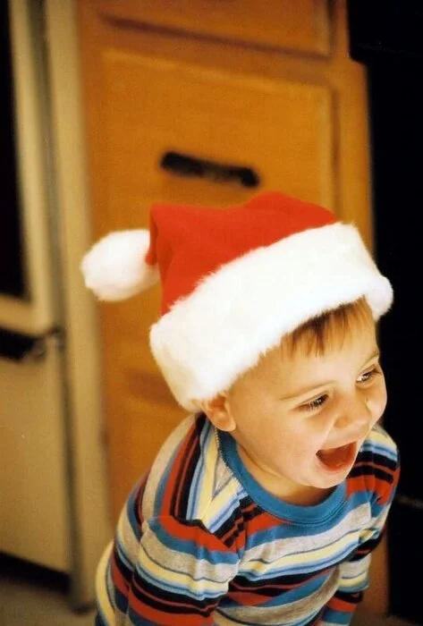 10523-337999-aj_santa6.jpg