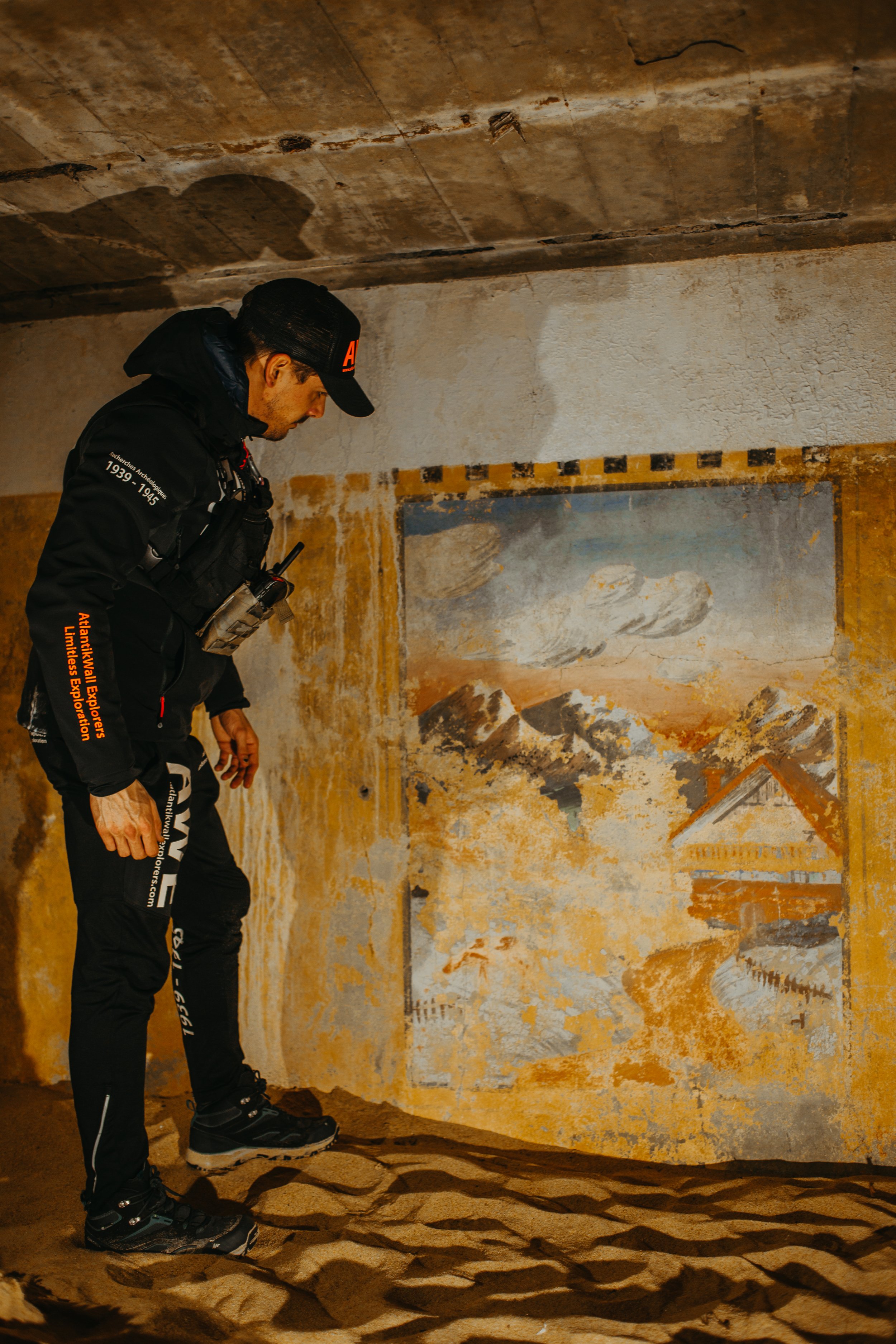 Fresque a l'intérieur d'un bunker de la Luftwaffe .Fresque d'époque datant de 1943 a l'intérieur d'un bunker du mur de l'Atlantique.Recherches archéologiques sur les bunkers des Landes.