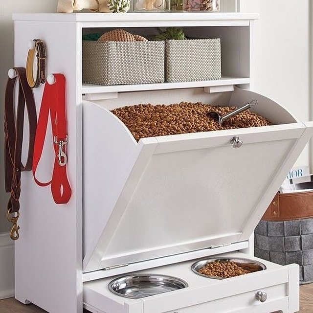 SPOTLIGHT POST! ✨

Talk about a practical pet station! This organized Pet Feeder Station from @grandinroad is the perfect setup for your furry friend! You can store their food, feeding bowls, leashes, and toys in one place with this product. I especi