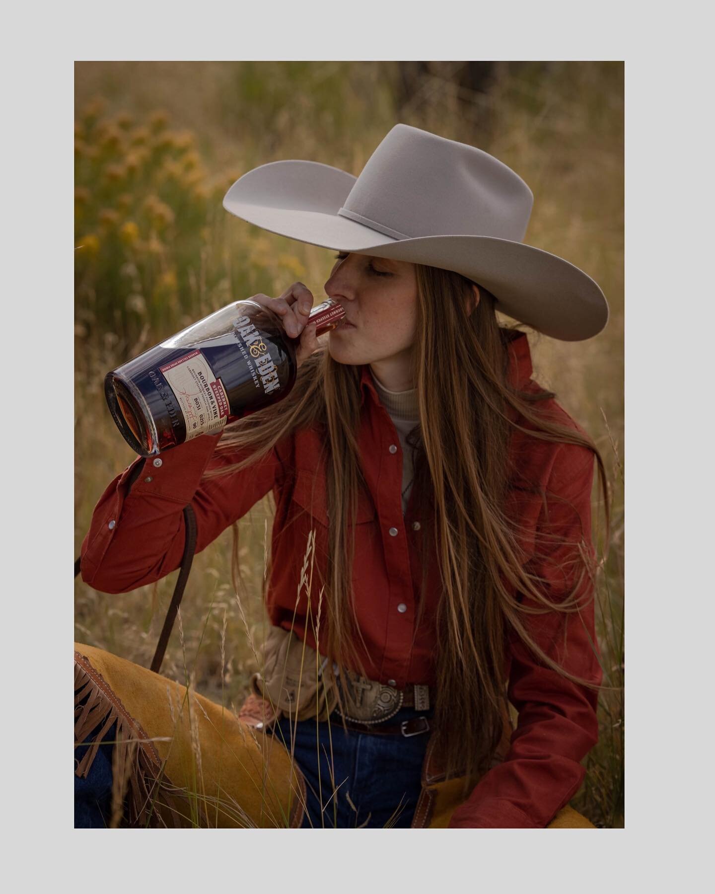 Thursday got me like&hellip;

Workshop: @emily.nicole.photo.co @horsemanshipcollective 

#thursdayvibes #cowgirls #cowgirlsandwhiskey #whiskey #whiskeylover #oakandeden #bottomsup #cheers #fridayeve