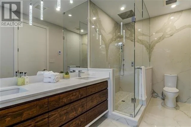 Int Master Bedroom en-suite2.jpg