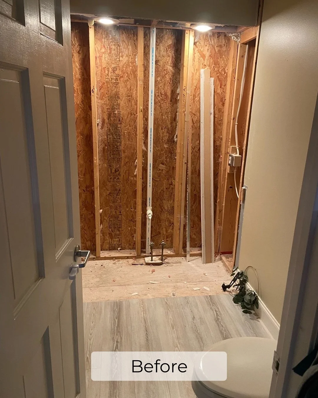 &lsquo;Before and After&rsquo; of a recent bathroom remodel we completed. The homeowner had an awesome vision for what they wanted the end result to be - all we had to do was bring that vision to life. 

#bathroomremodeling #bathroomrenovation #bathr