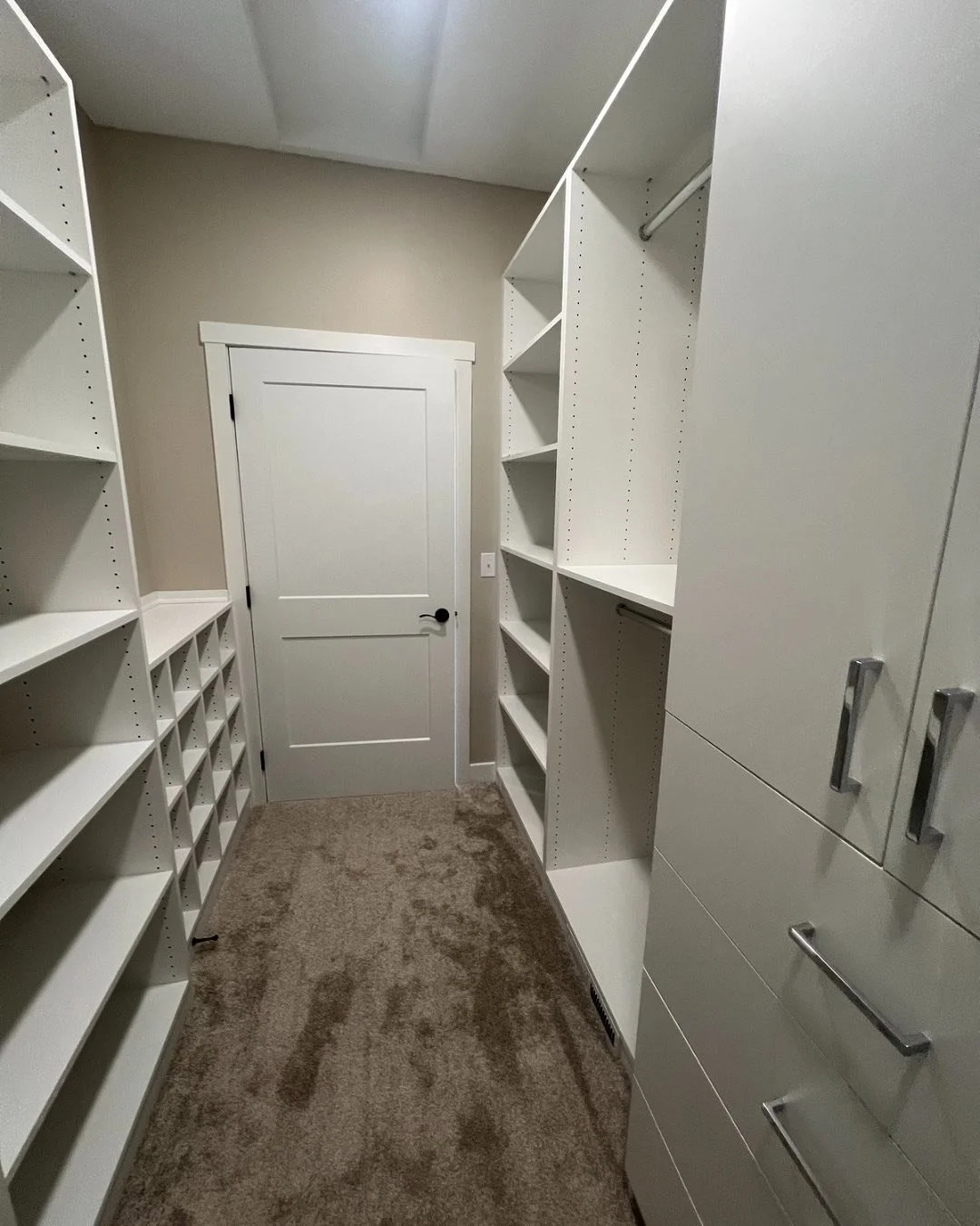 Out with the old, in with the organized! Say goodbye to messy closets and hello to the new year with a custom-made space designed just for you. Let&rsquo;s make 2025 the year of stylish storage and stress-free mornings! 

#customcloset #stressfreesto