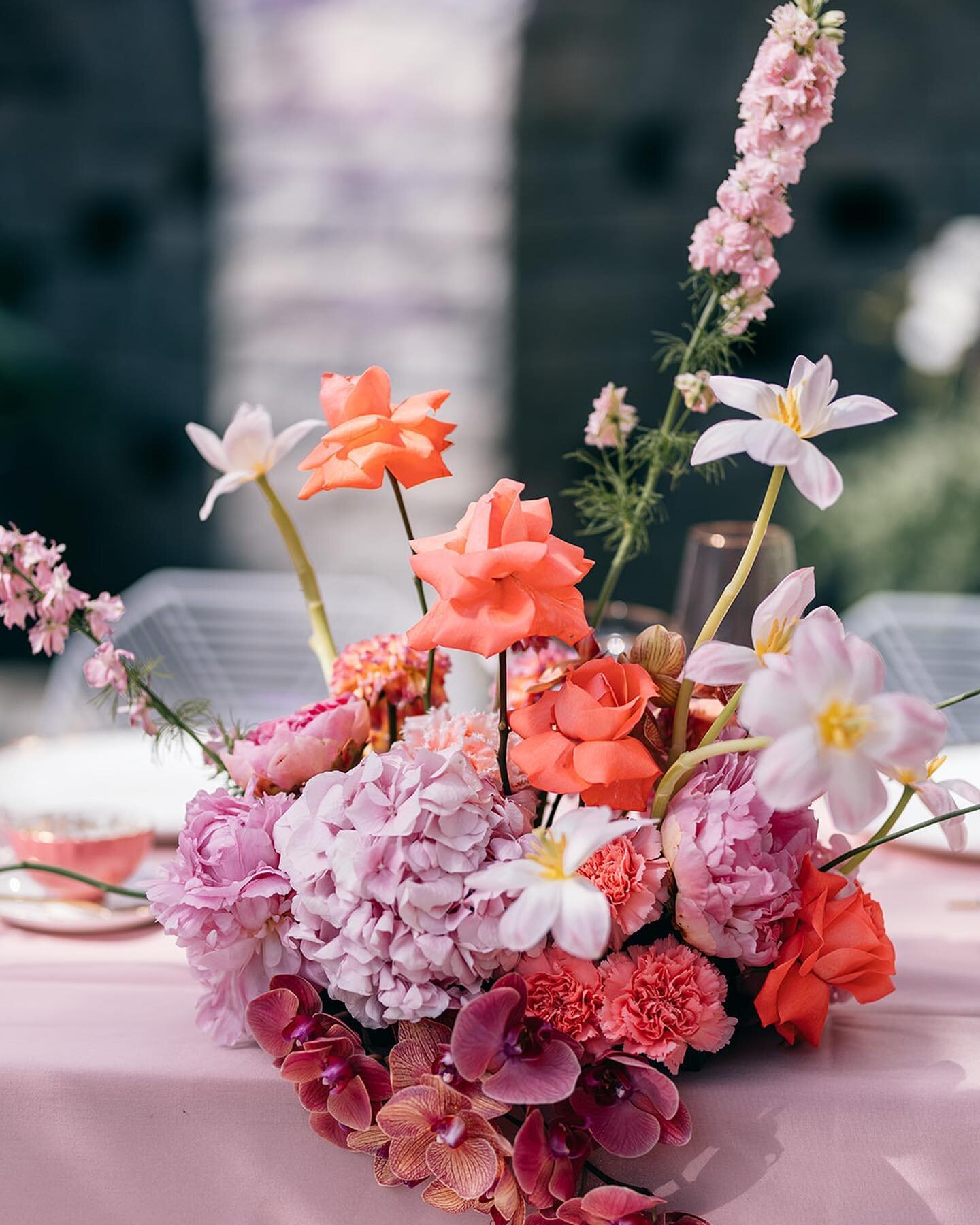 @mariamadisonphotography dropped off some perfect pictures this evening from @vicandzaid and @manemocro&rsquo;s wedding last week.

Event styling: @forestandtheflowers 
Floral design: @forestandtheflowers 
Tableware: @thebaileystablewarecompany 
Line