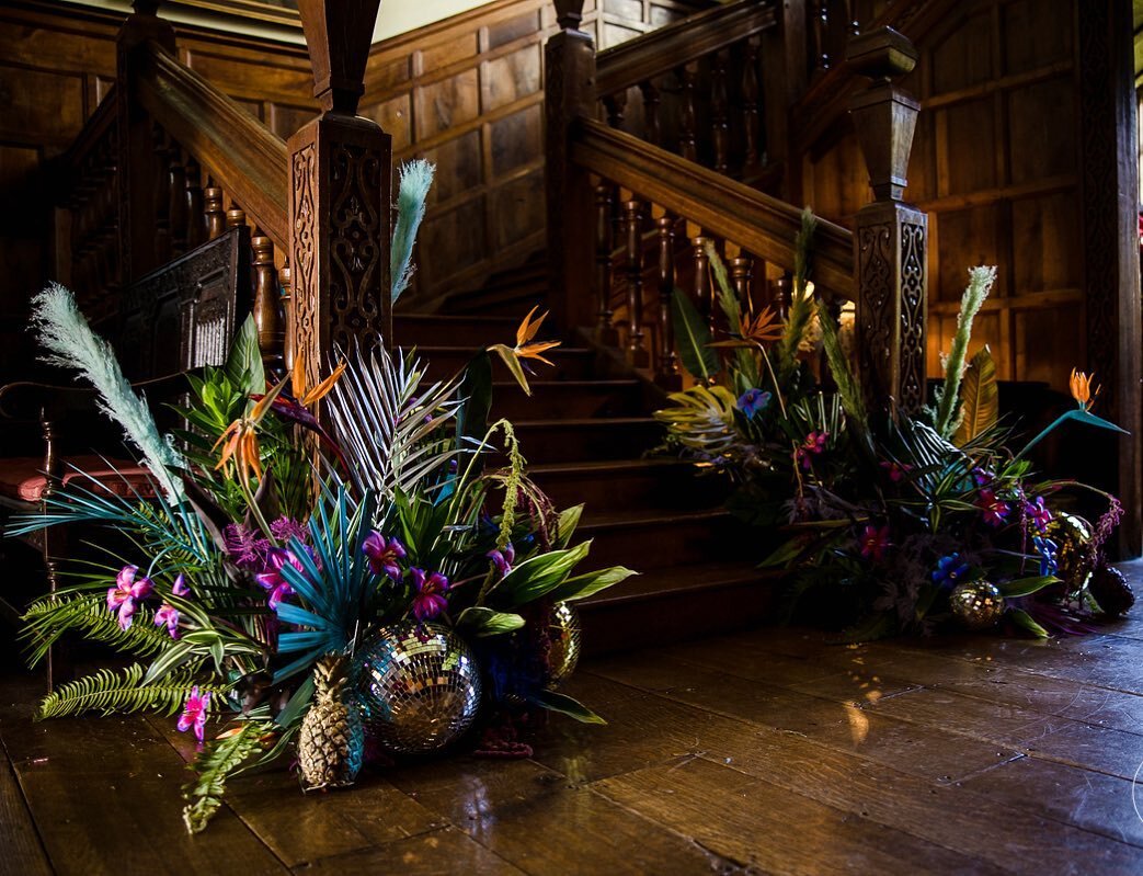 Throw back to this Tropical disco themed wedding for @camiaddo &amp; @adamdavidswift 

📷 @monaaliphotography