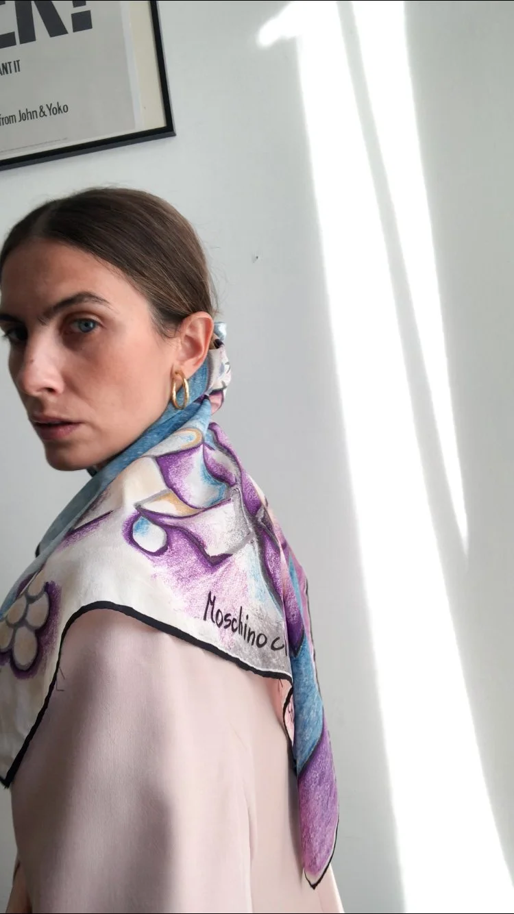 Foulard vintage Moschino stampa Olivia Oyl — Velvet Vintage