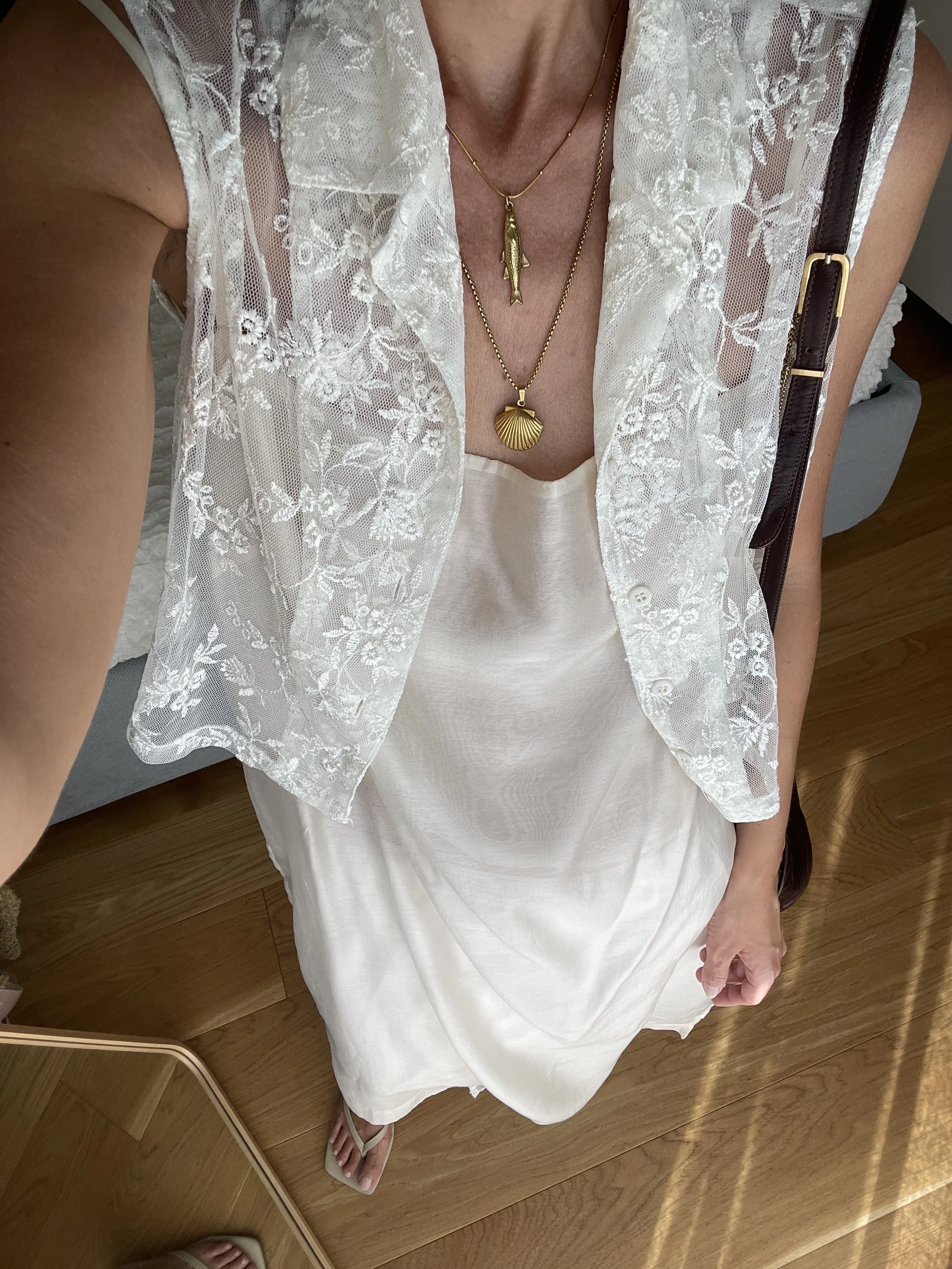 Camicia vintage smanicata in pizzo latte