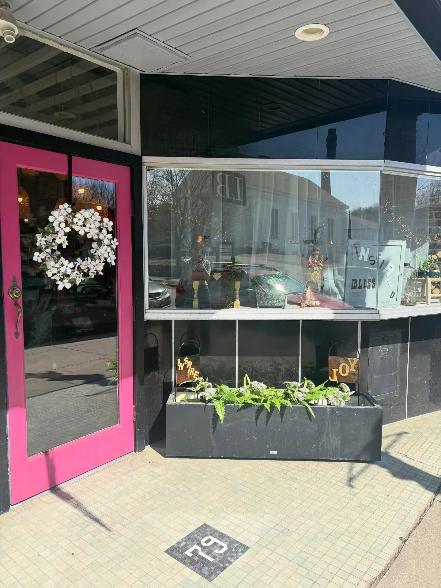 Open the pink door and experience Inspired Bliss 

#inspiration #bliss #shopsmall