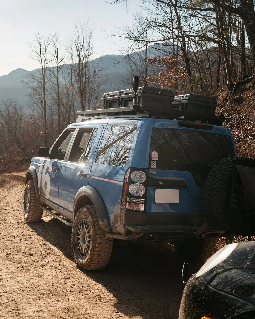 Land-Rover-Post_02.jpg