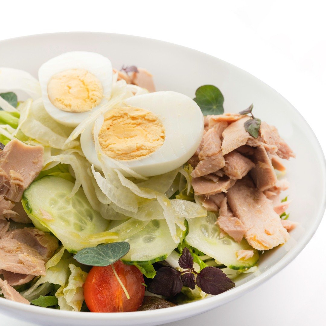 Un peu fra&icirc;cheur dans l'assiette avec notre salade de thon. 

Pour un lunch en toute l&eacute;g&egrave;ret&eacute; ! 🌱

#salade #lunchtime #premio #ristorantepremio #restaurant #golf