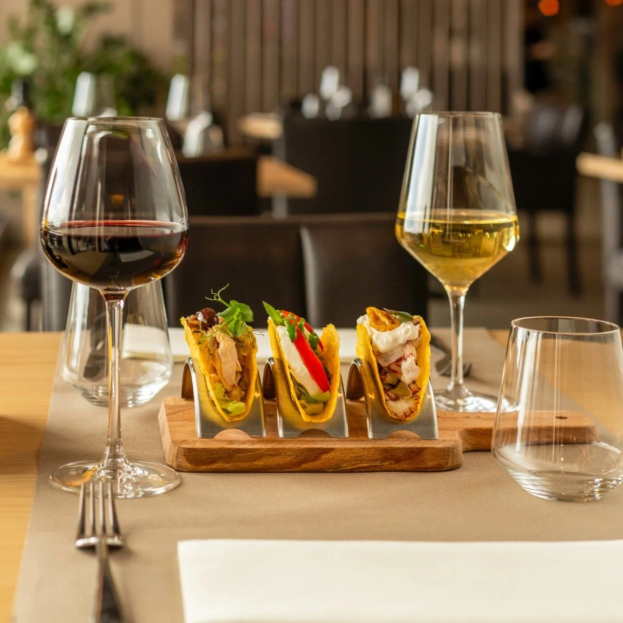 Quand pr&eacute;voyez-vous votre prochain d&icirc;ner en t&ecirc;te-&agrave;-t&ecirc;te ? 💘

Identifiez votre moiti&eacute; en commentaire et fixez une date pour savourer ensemble un d&eacute;licieux assortiment de tacos, accompagn&eacute; de votre 