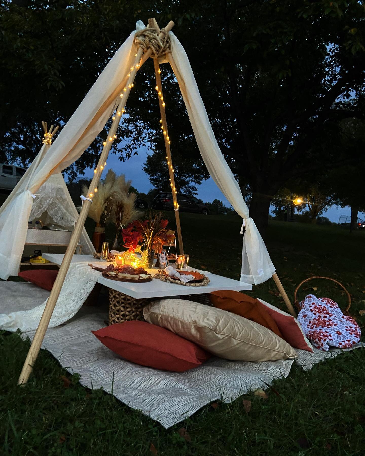 Swipe left to see a romantic candle light picnic under the stars ✨🤍 

Book us for your next date night, anniversary, or special occasion. 

#dmv #dmvpicnicsetup #luxurypicnic #dmvluxurypicnic #dmvdatenight #idealpicnic
