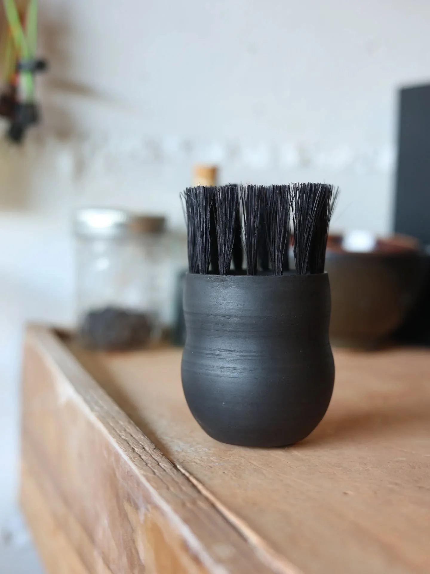 I'm having a Cyber Monday sale on my website!

Take 20% off all orders over $50 with code CM20
.
.
.
#nicoledaceypottery #ceramicbrush #handmadepottery