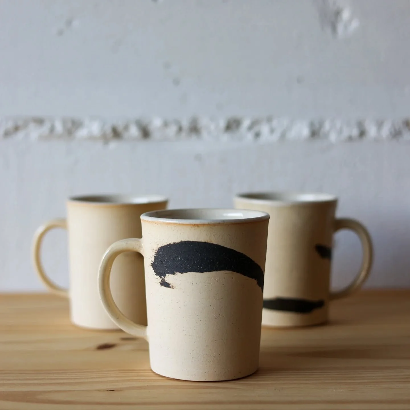 Some of you may remember these mugs from my stories. I had asked for everyone's thoughts on unglazed mugs, including an unglazed handle. I love raw clay, I think it's so beautiful, but for a mug it feels so wrong to me!

I ended up with a little bit 