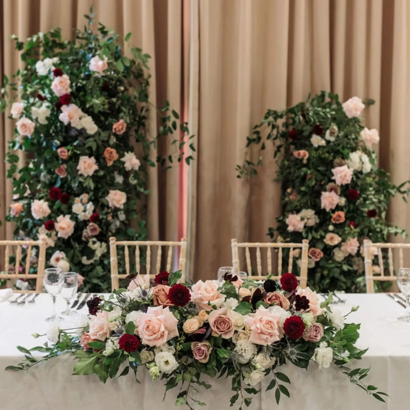 Burgundy &amp; blush tones for an autumnal wedding 🌸

Floral columns repurposed from the ceremony, to behind the top top 🌿

Photo @beckyharleyphotog 
Venue @knebworth_barns 

#toptableflowers #autumnalflowers #autumnwedding #burgundyandblush #flowe