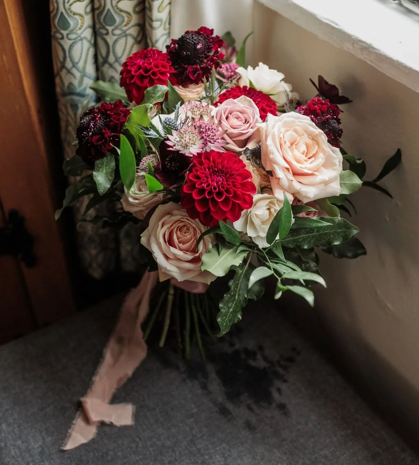 The Bridal bouquet, waiting for it's moment ❤️🩷

Photo @beckyharleyphotog 
Venue @knebworth_barns 

#bridalbouquet #bridesbouquet #bridalflowers #autumnalflowers #autumnflowers #autumnwedding #barnwedding #burgundyandblush #weddingbouquet #hertfords