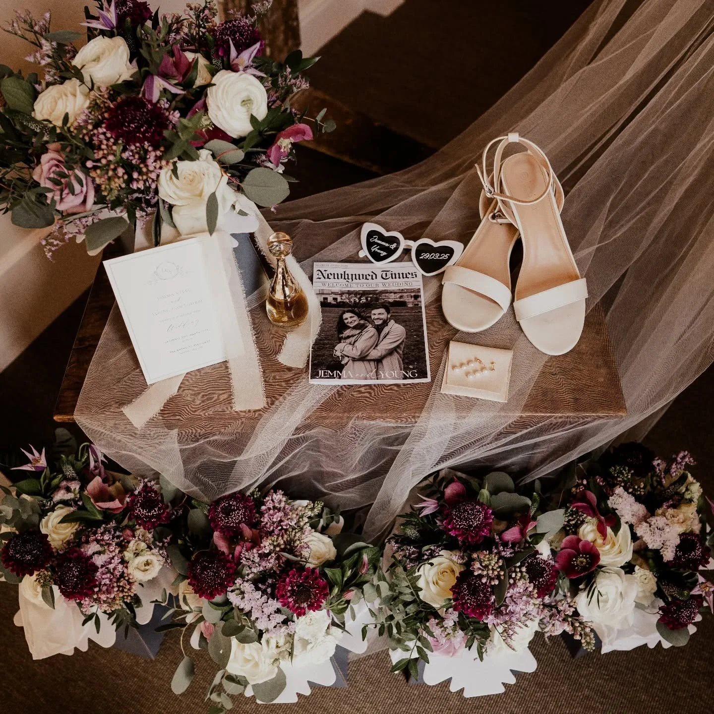 I love a professional shot of all the pretty details 😍 bouquets all lined up and ready to go 🌸🌿

Photo @bubearphotography /@kayleybullphotography
Venue @barnsatredcoats
Dress @cliffordburrbridal 
Celebrant @lovejemmaceremonies
Hair &amp; mua @sash