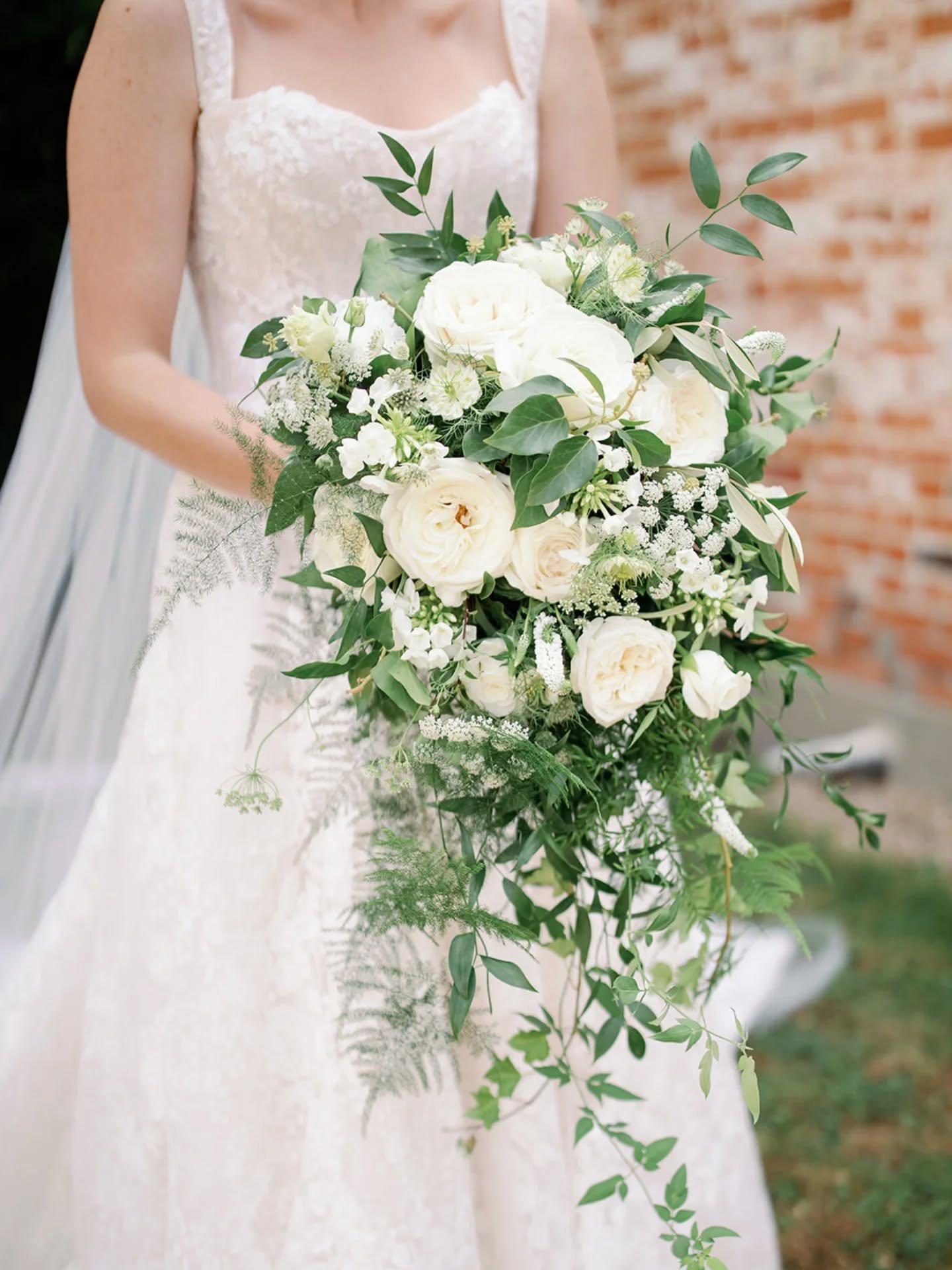 My most popular bouquet on Pinterest &amp; one of my favourite bouquets to date. So much texture &amp; movement 😍🌿

Photo @courtneydeephotography 
Venue @retreateastweddings 

#hertfordshireflorist #bedfordshireflorist #cascadebouquet #weddingflori
