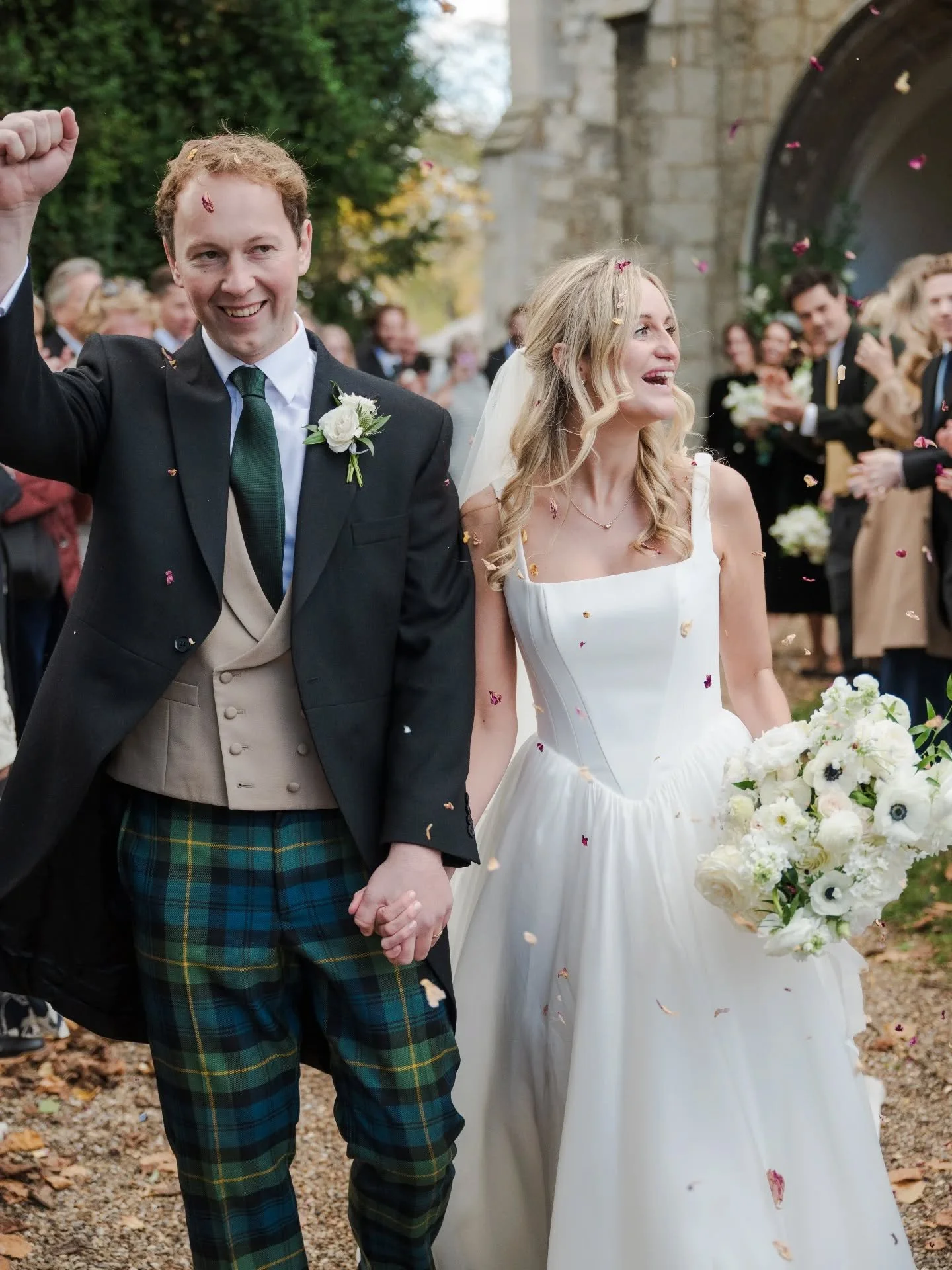 A beautiful traditional church ceremony. Neutral toned blooms with very subtle hints of blush. I love the pop of black centred Anemone for Ali's bouquet 😍

Photo @fountain_photography_ 
Hair @hairby_summerlangton 
Makeup @make_up_by_rina

#hertfords