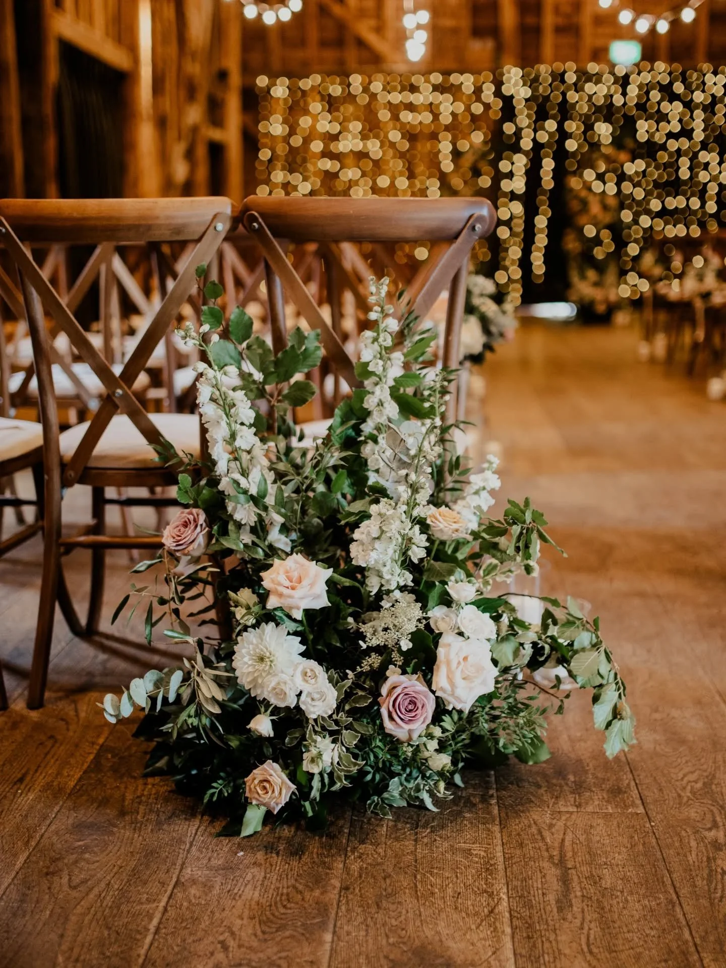 Aisle meadows to create a focal point at the start of your aisle. Perfect for repurposing to the base of your top table or cake table after the ceremony! 🌸🌿

Photo @bubearphotography 
Venue @barnsatredcoats 

#hertfordshireflorist #bedfordshireflor