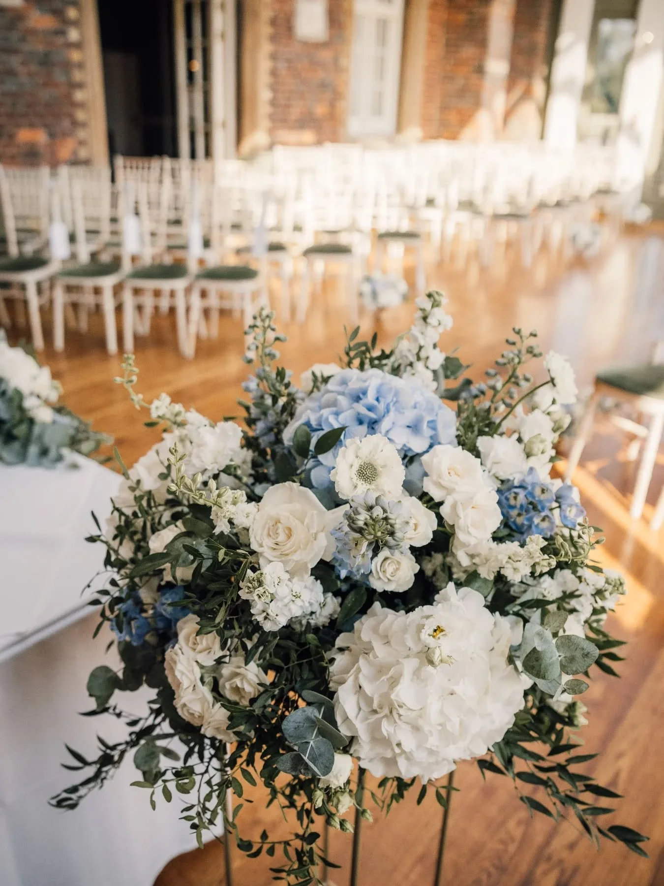 Tall table arrangements used for the ceremony in the stunning conservatory and then moved across to the ballroom for dinner 💙

Venue @offleyplace 
Photo @sarahcarterphotography 

#hertfordshireflorist #bedfordshireflorist #hitchinflorist #offleyflor