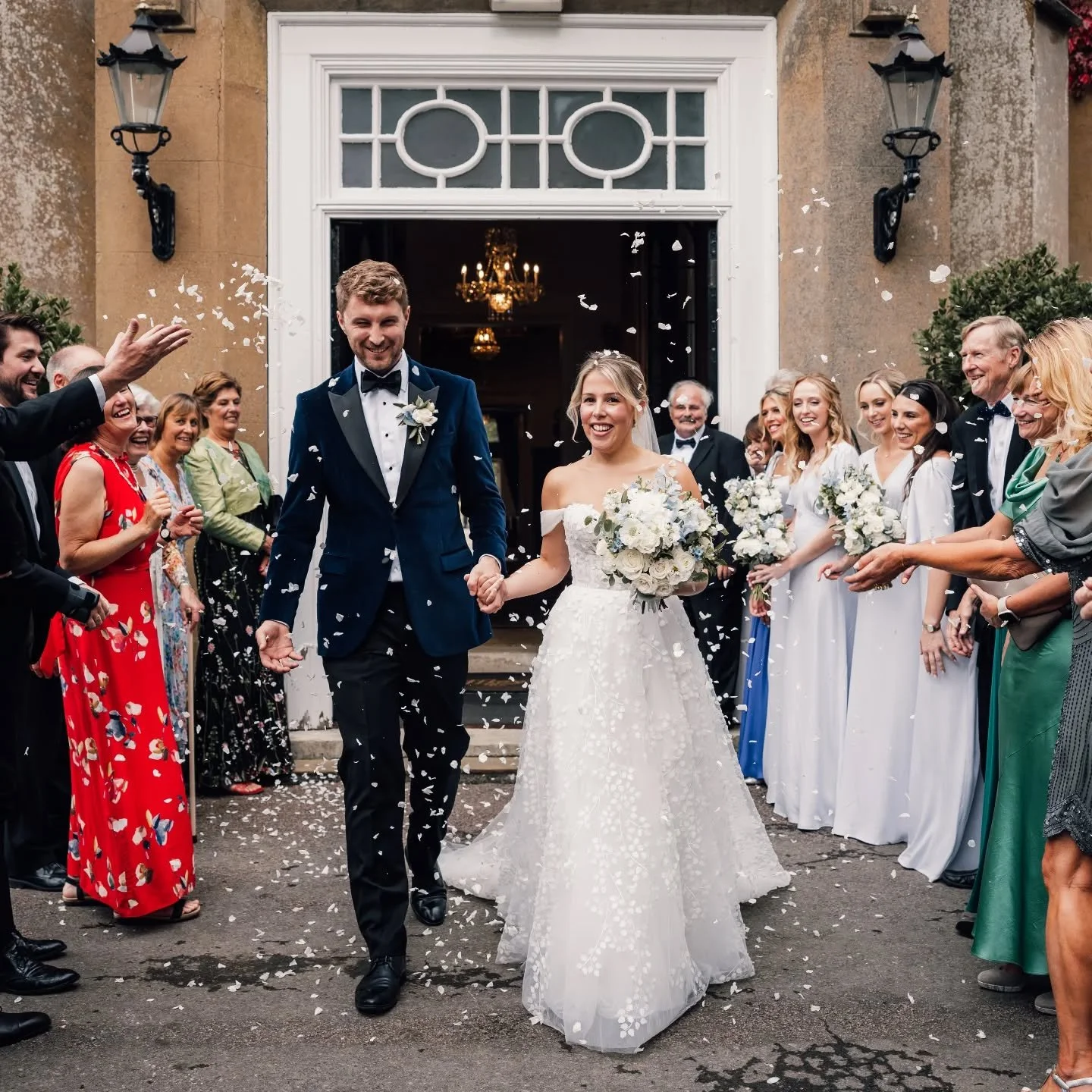 Beautiful confetti shot in front of the lovely manor house @offleyplace 

Photo @sarahcarterphotography 

#hertfordshireflorist #bedfordshireflorist #hitchinflorist #offleyflorist #weddingflowers