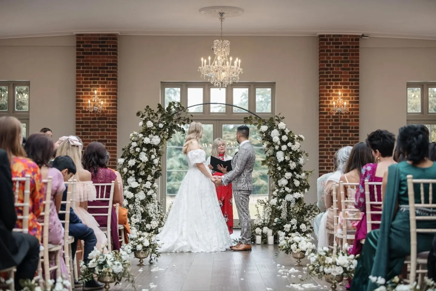 Another beautiful classic neutral colour palette, for a set up at Offley Place. This time in the stunning Hester ballroom. Such a stunning  light &amp; airy space for a ceremony. 

Footed bowl table arrangements used to line the aisle. 🤍

Suppliers 
