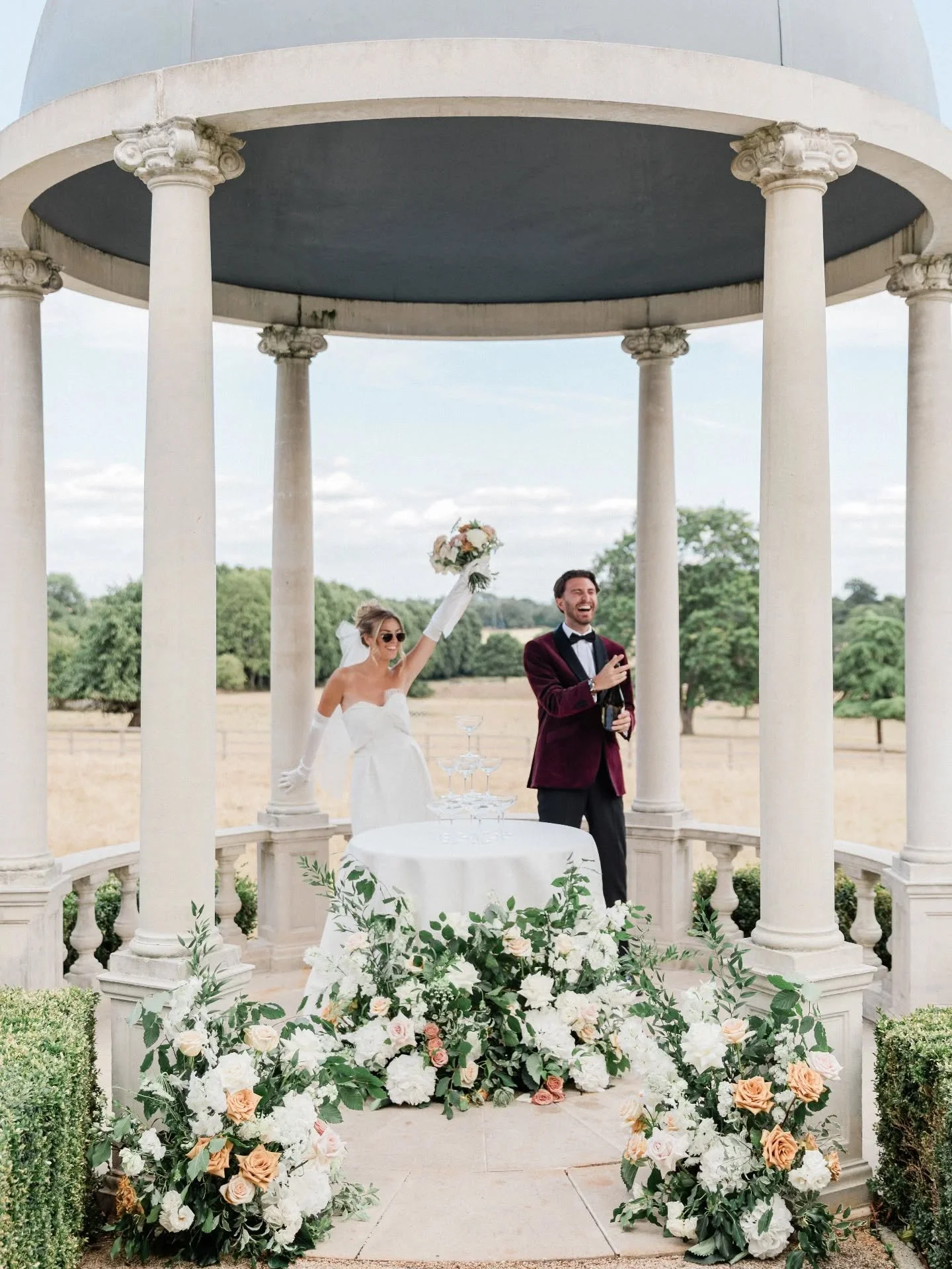 Sometimes you just need to celebrate with a champagne tower, under a beautiful pavilion, with stunning views behind you! 🎉🥂

Concept co-creation @sarahshuttleluxurybrands &amp; @viviennemayweddings
Planning &amp; styling @viviennemayweddings
Photog