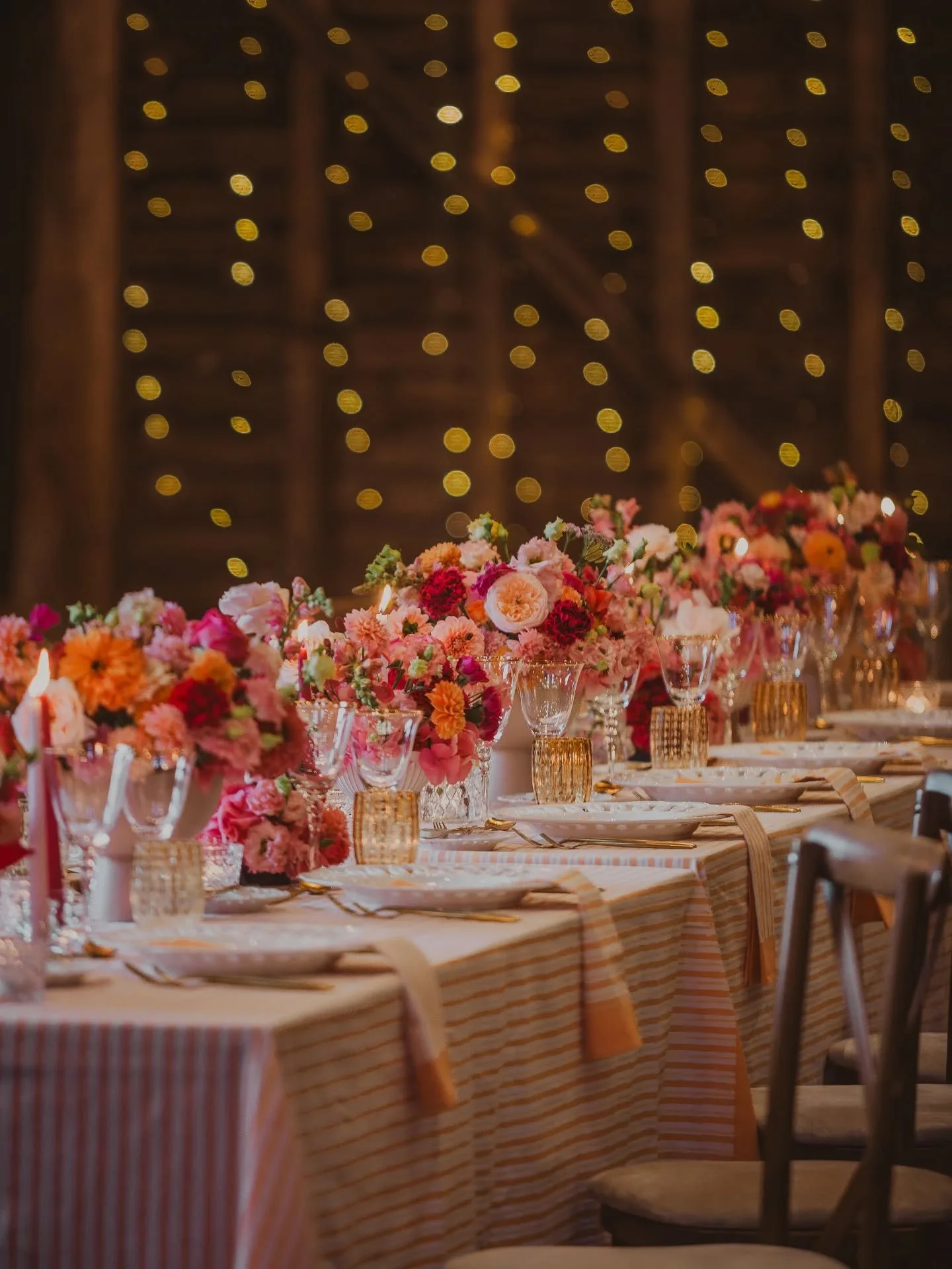 An intimate table set up, full of florals with the perfect styling to compliment. 😍🌸 More stripped table cloths please! 🩷

Photos: @the_wardette_studio&nbsp;
Venue: @barnsatredcoats
Styling: @rebelandunique @uniquerebelsunion&nbsp;
Flowers: @willo