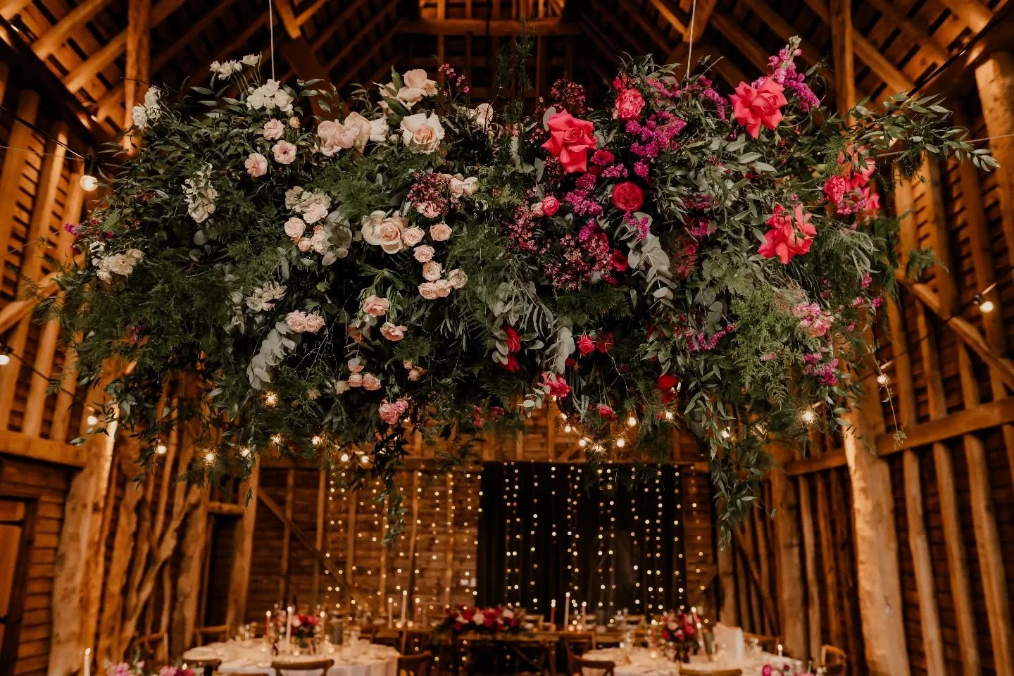 I love creating large statement flower clouds in this beautiful barn venue. The perfect wow factor moment for you &amp; to your guests 😍

This pink toned cloud was a beauty 🩷 

You can have up to 3 beautiful clouds like this in the barn, or there a