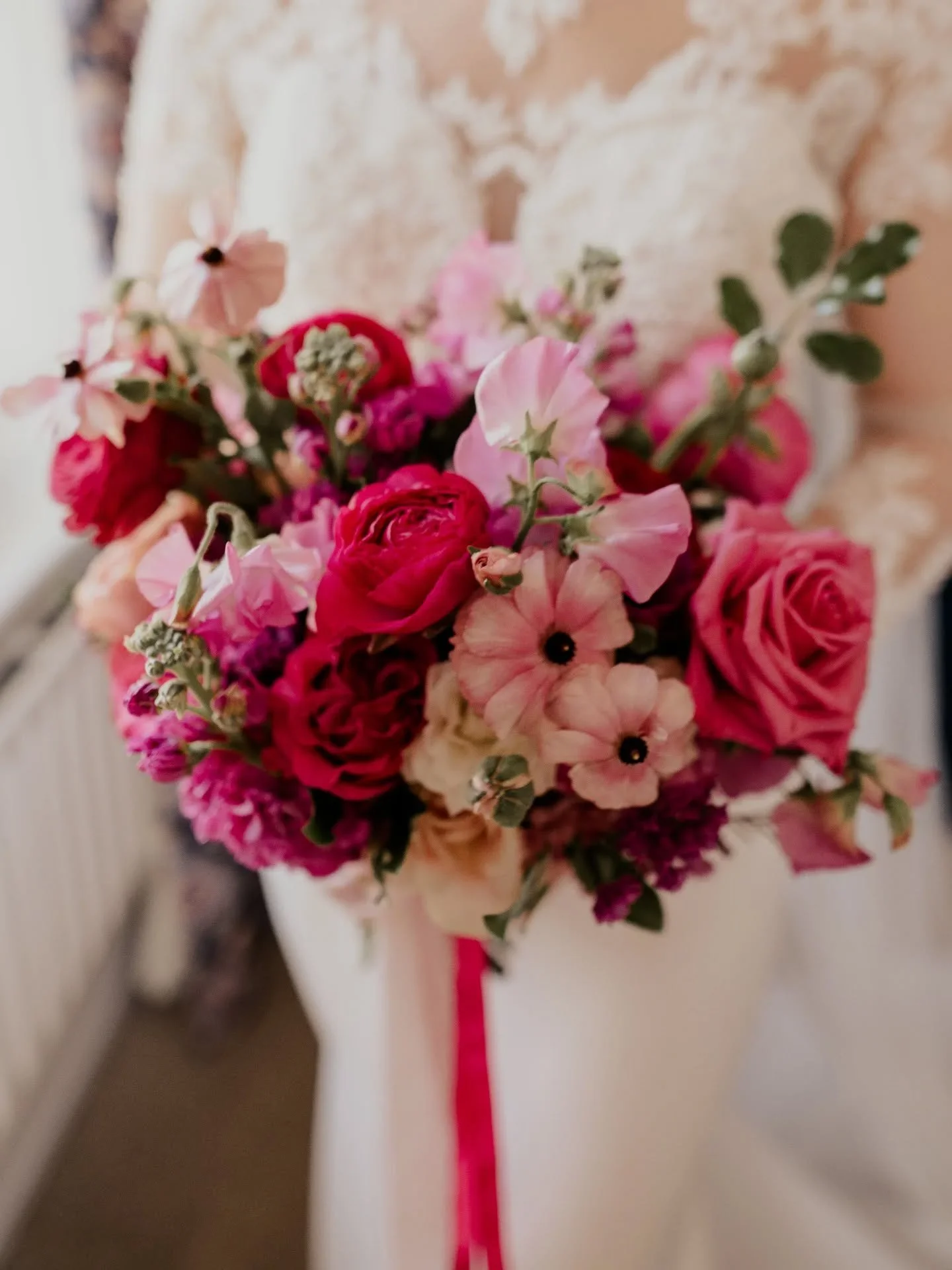 Back at one of our faves today, the fab @barnsatredcoats keep a look out on our stories to see what we get up to. 

In the meantime, here is a little throwback to Shannon's beautiful pink bridal bouquet 🩷😍

Photographer @bubearphotography 2nd shoot