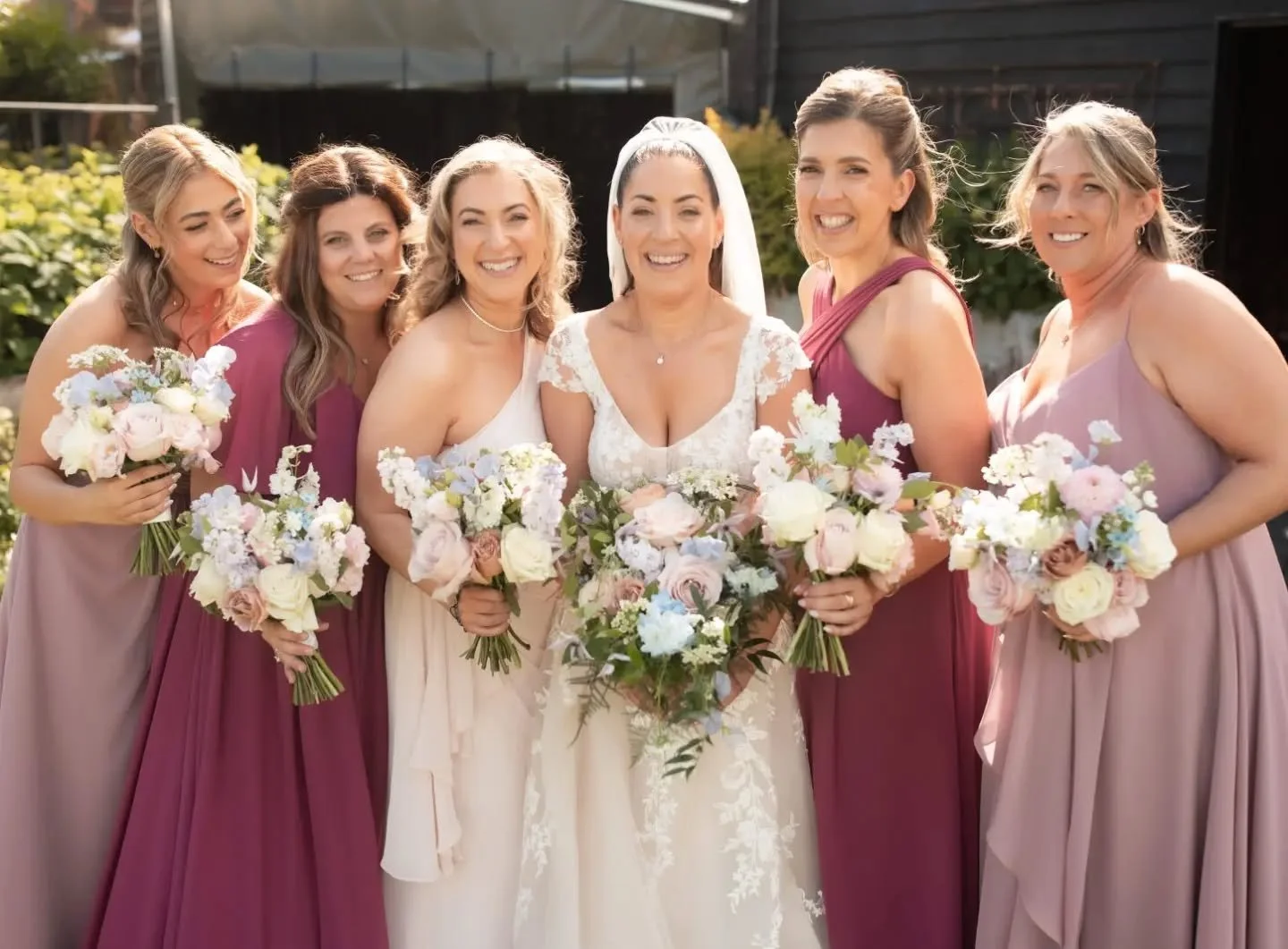 The beautiful Steph &amp; her bridesmaids. The delicate pastel mix of flowers for the bouquets worked perfectly with the mixed tone bridesmaid dresses. 🩷

Photo @lissimoretog 
Hair @bespokebridal_hairbynicola 
Mua @kirstylouisemua 
Venue @barnsatred