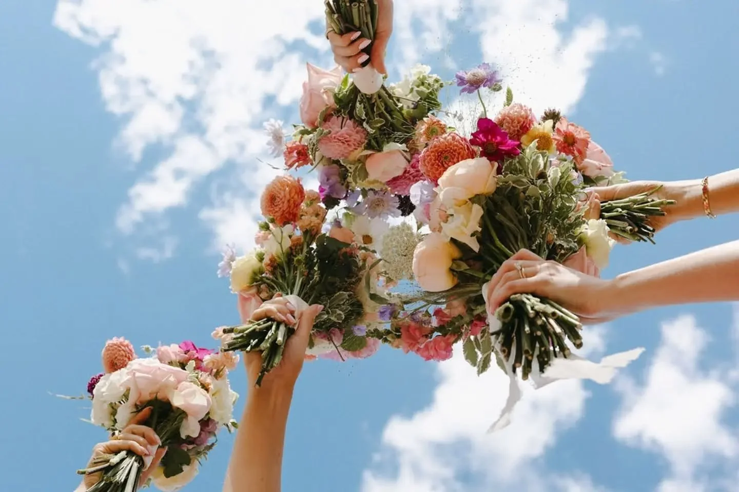 Cheers to the bank holiday weekend! And making it through August, the busiest month i've ever had in business, since going full time 8 years ago! 13 beautiful weddings, all perfectly unique to each couple. 🌸🌿 I worked 24 days without a day off, and
