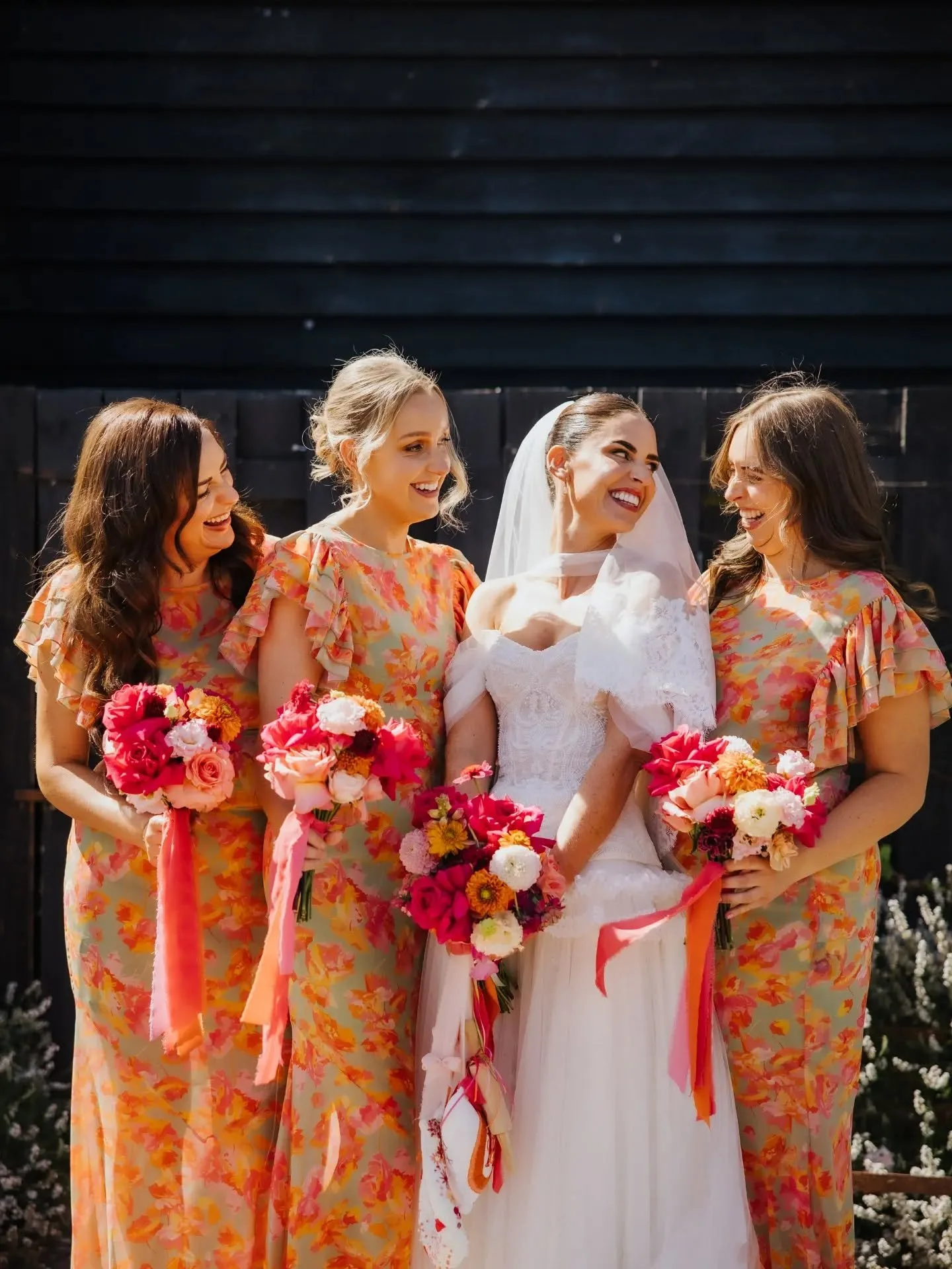 This stunning gallery just dropped in my inbox, and I am obsessed! Everything about this wedding was just on point. So much attention to detail, perfect styling, a gorgeous couple &amp; an amazing dress!! 😍😍 

One of my favourite colour palettes to