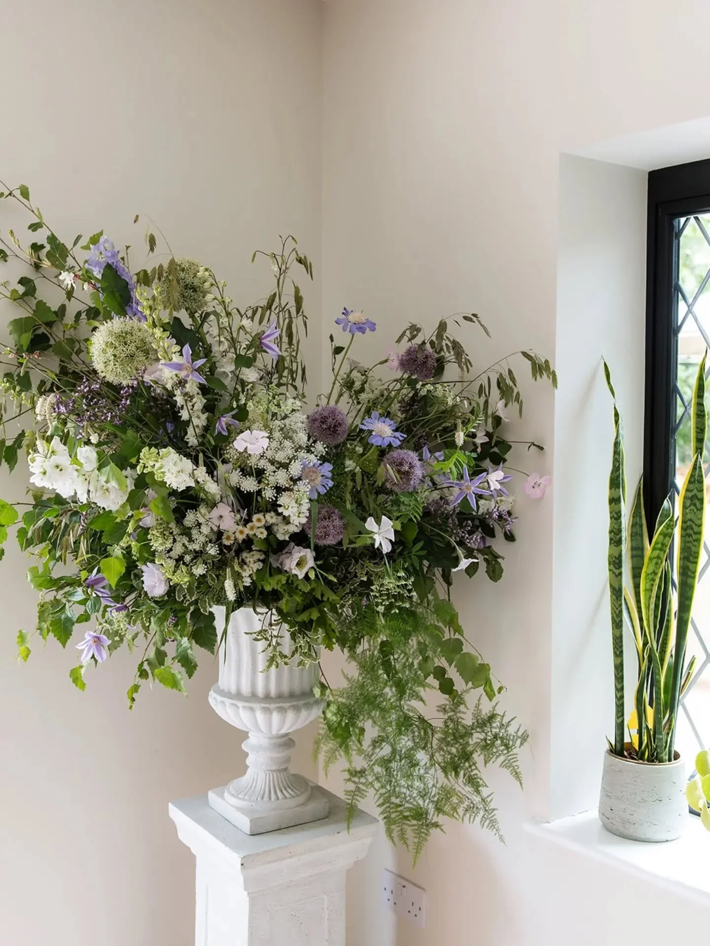 A gorgeous statement urn to welcome guests into the garden. A stunning mix of British blooms in neutrals and mixed purples 😍 so much texture &amp; loveliness. 

Photo @marketsindler

#hertfordshireflorist #urnarrangement #summerweddint #bedfordshire