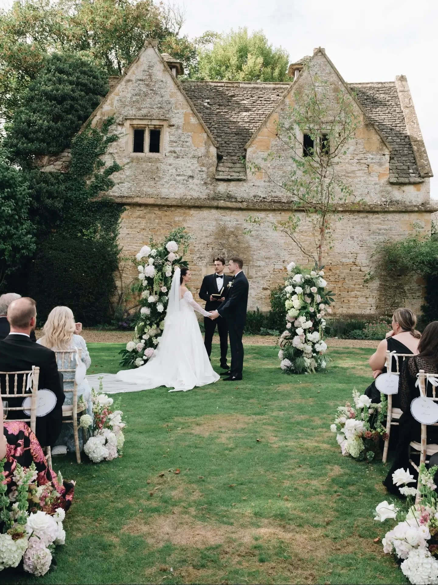 One of this year's gorgeous outside ceremony set ups. 😍 It's been nice to decorate so many outdoor spaces this year. 

Statement flower columns &amp; aisle meadows for C &amp; R's stunning Cotswolds wedding. 

Wedding Planner @viviennemayweddings
Ph