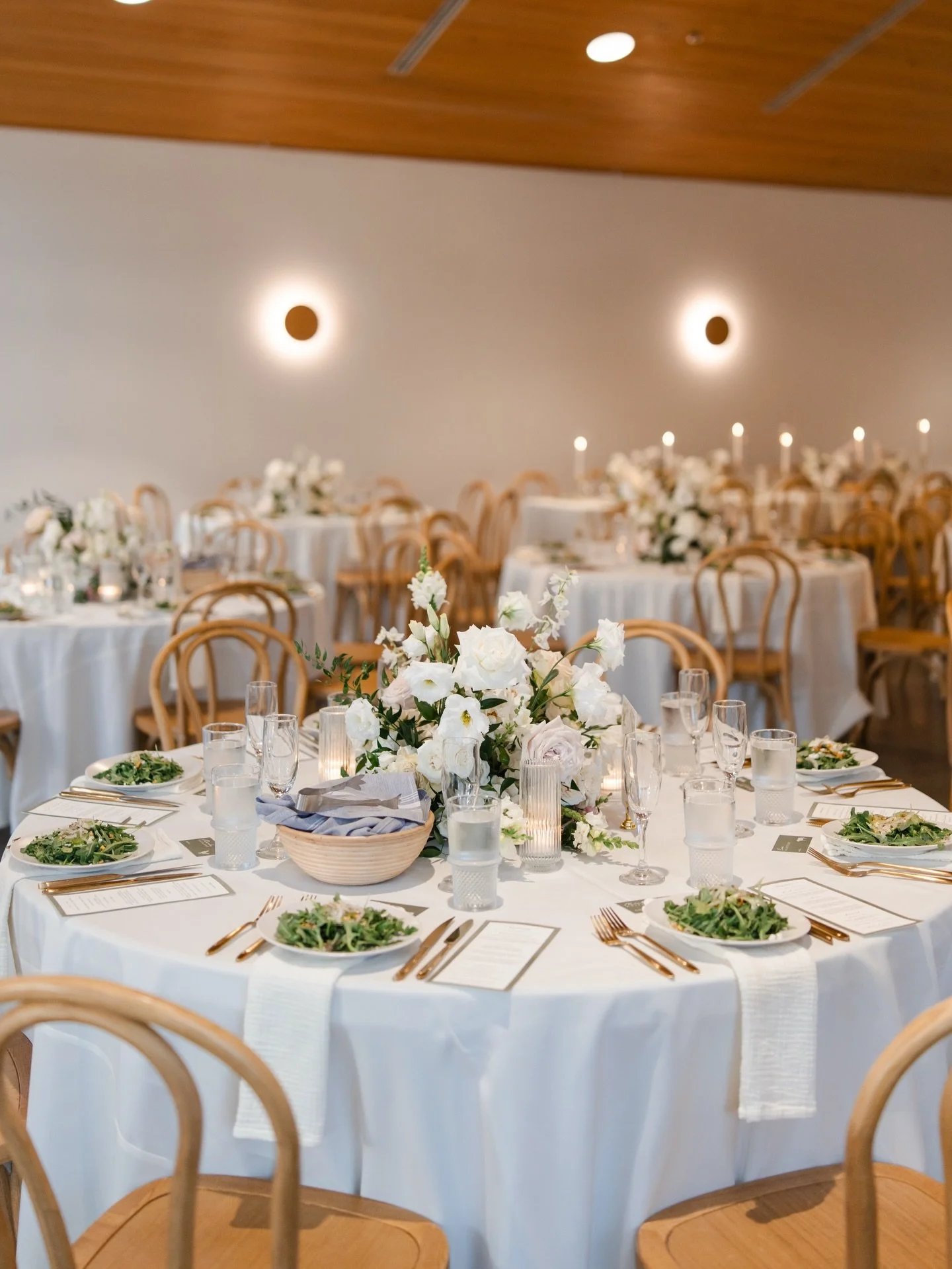 from first course to last bite, a wedding in four frames.

wedding planner @altaregoweddings
venue @grandladyaustin
photographer/videographer @cloudcraftstudios
florist @grandladyaustin
rentals @premiereeventstx @tablemannerstx
draping @uniquedesigna
