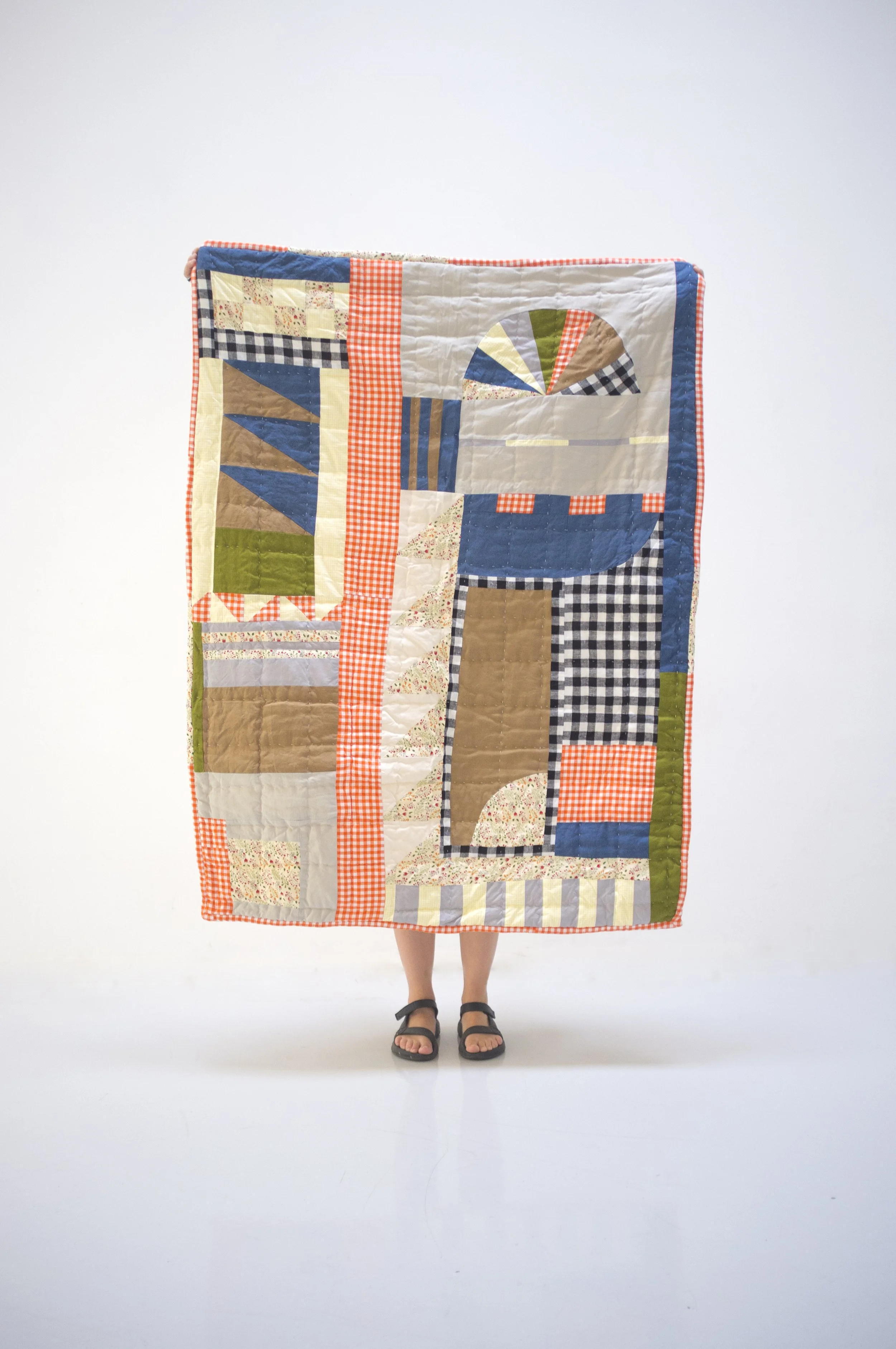 Hand Quilted Throw blanktet “Summer at Grandma's” mossom