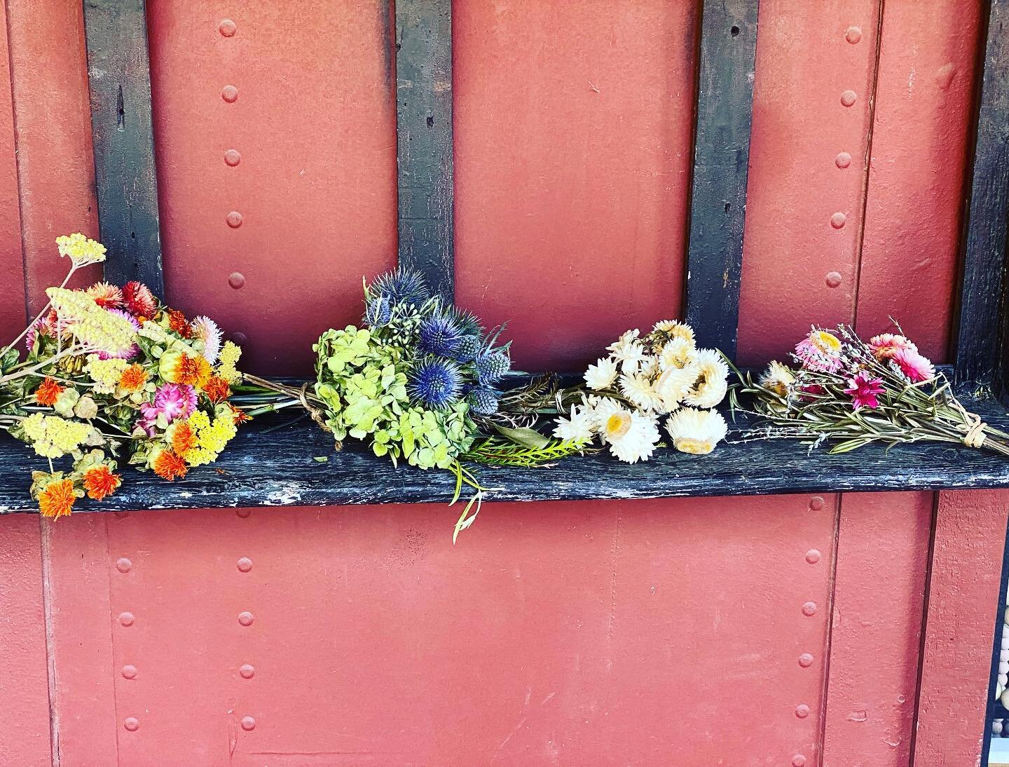 Some of our petit dried flower bouquets 🌸🌼🌸#perfectlittlegift #bloomingaylesgarden #millvalleylumberyard