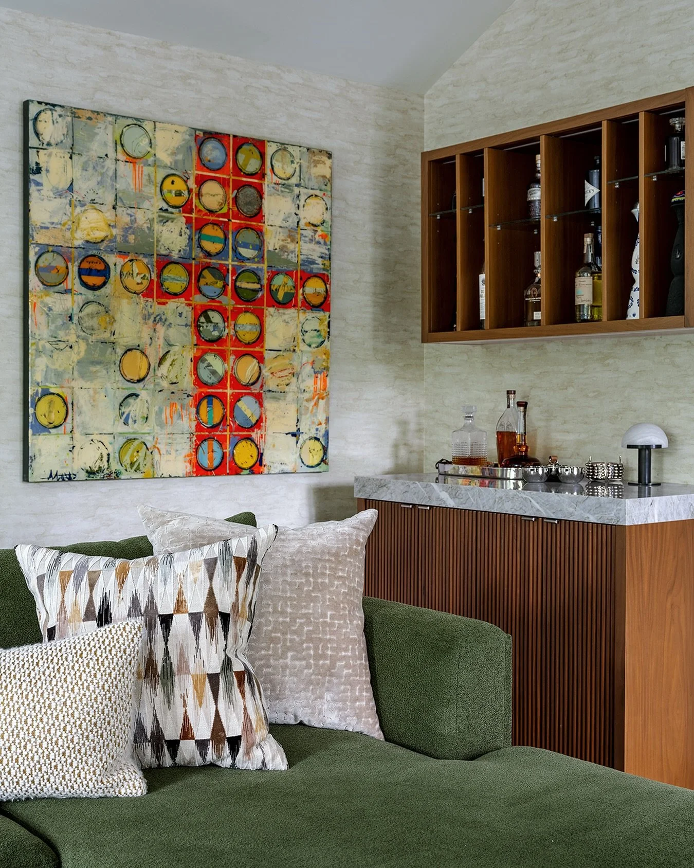 Layers of colors, patterns, and textures. 
Bold, contemporary art. 
Custom dry bar. 

Lots of action was packed into this family room corner, and we&rsquo;re loving it! 
.
Design by: @7b_design 
Photo by: @rayon_richards_photography 
.
Westchester Lu