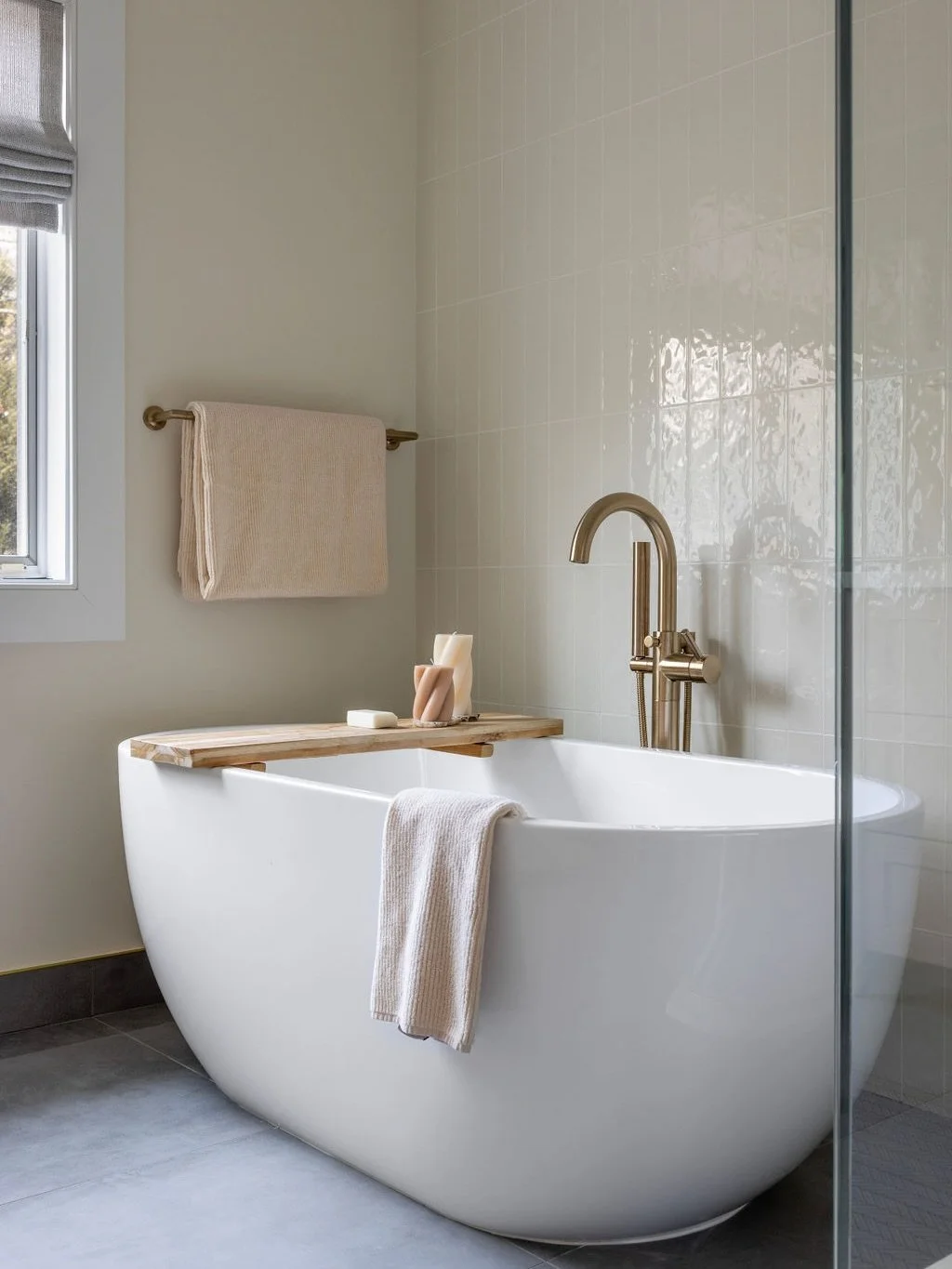 Revisiting our most loved space on Instagram from 2025, and it&rsquo;s easy to see why. Clean lines, lux finishes, and everything you&rsquo;d want to come home to after a cold winter&rsquo;s day.
.
Design by: @7b_design 
Photo by: @julie.leffell.phot