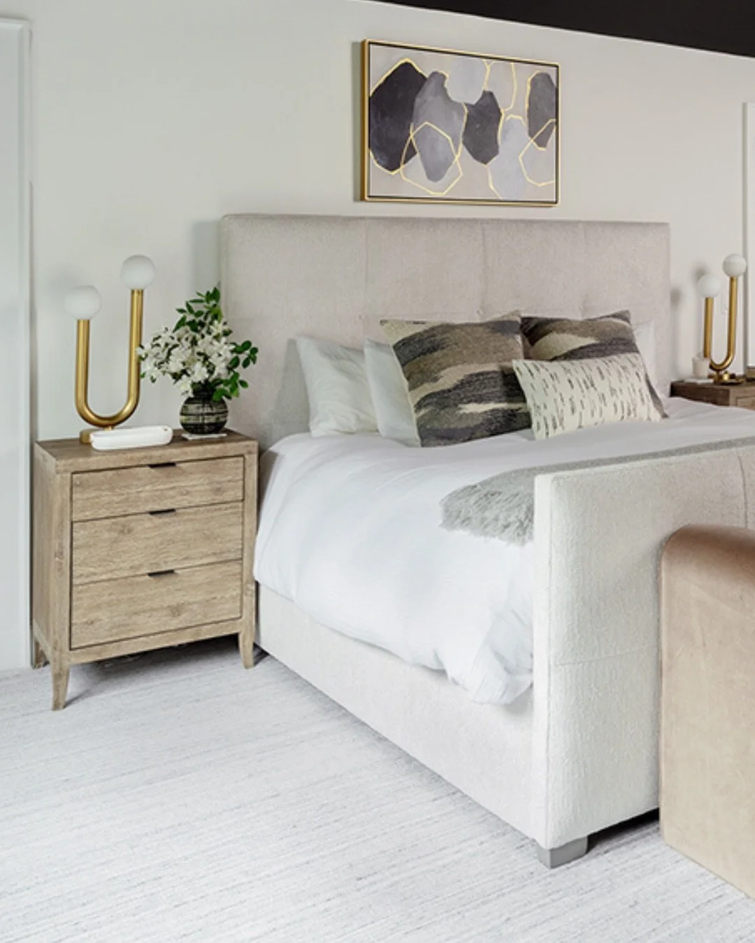 As much as we love designing kitchens, living rooms and bathrooms, there&rsquo;s something about primary bedroom suites that makes us most excited. Swipe to see why!
.
Design by: @7b_design 
Photo by: @rayon_richards_photography 
.
Interior Design In