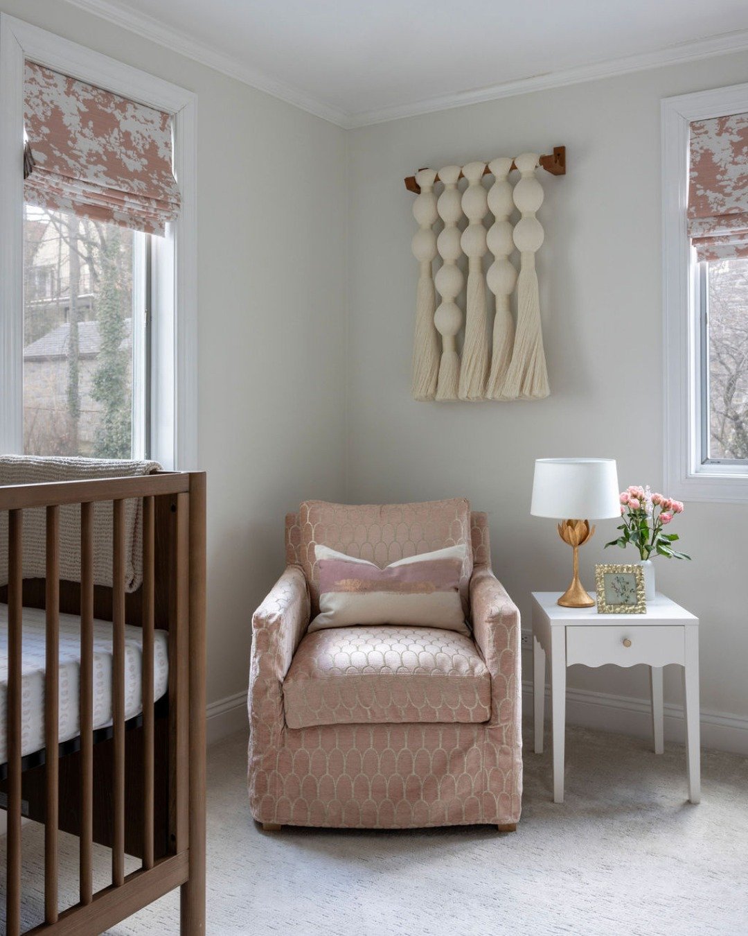 Soft pinks, rich reds, and spaces that make a statement. We&rsquo;re completely smitten with this color story. 🩷
.
Design by: @7b_design 
Photos by: @julie.leffell.photo and @rayon_richards_photography
.
Pink Spaces | Pink Interior Design | Westches