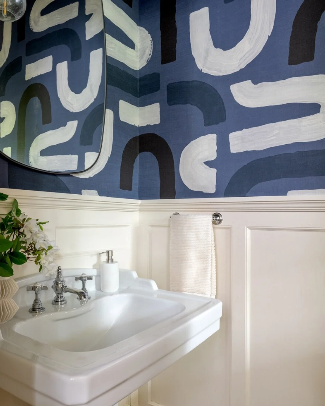 🚨Before &amp; After: Powder Room. 

Modern attitude commanding attention in the best way. 

Wish you could feel the texture - this wall covering is actually linen giving it an extra edge of sophistication. 
.
Design by: @7b_design 
Photos by: @rayon