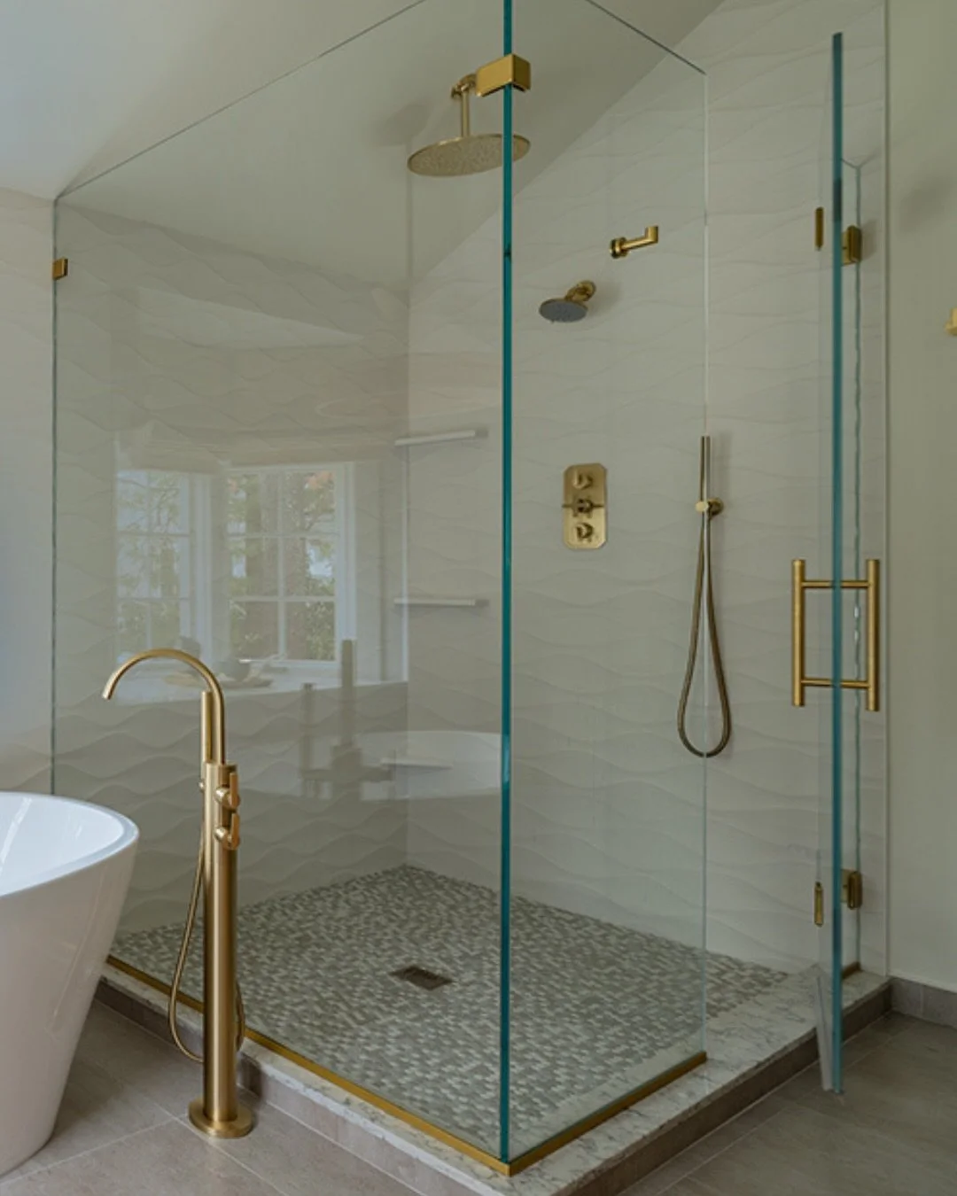 🚨Before &amp; After 

In the business of glow-ups. That&rsquo;s exactly what we did with this once clunky and dated shower. 

Swipe to how it all started&hellip;
.
Design by: @7b_design 
Photo by: @rayon_richards_photography 
.
Westchester Bathroom 